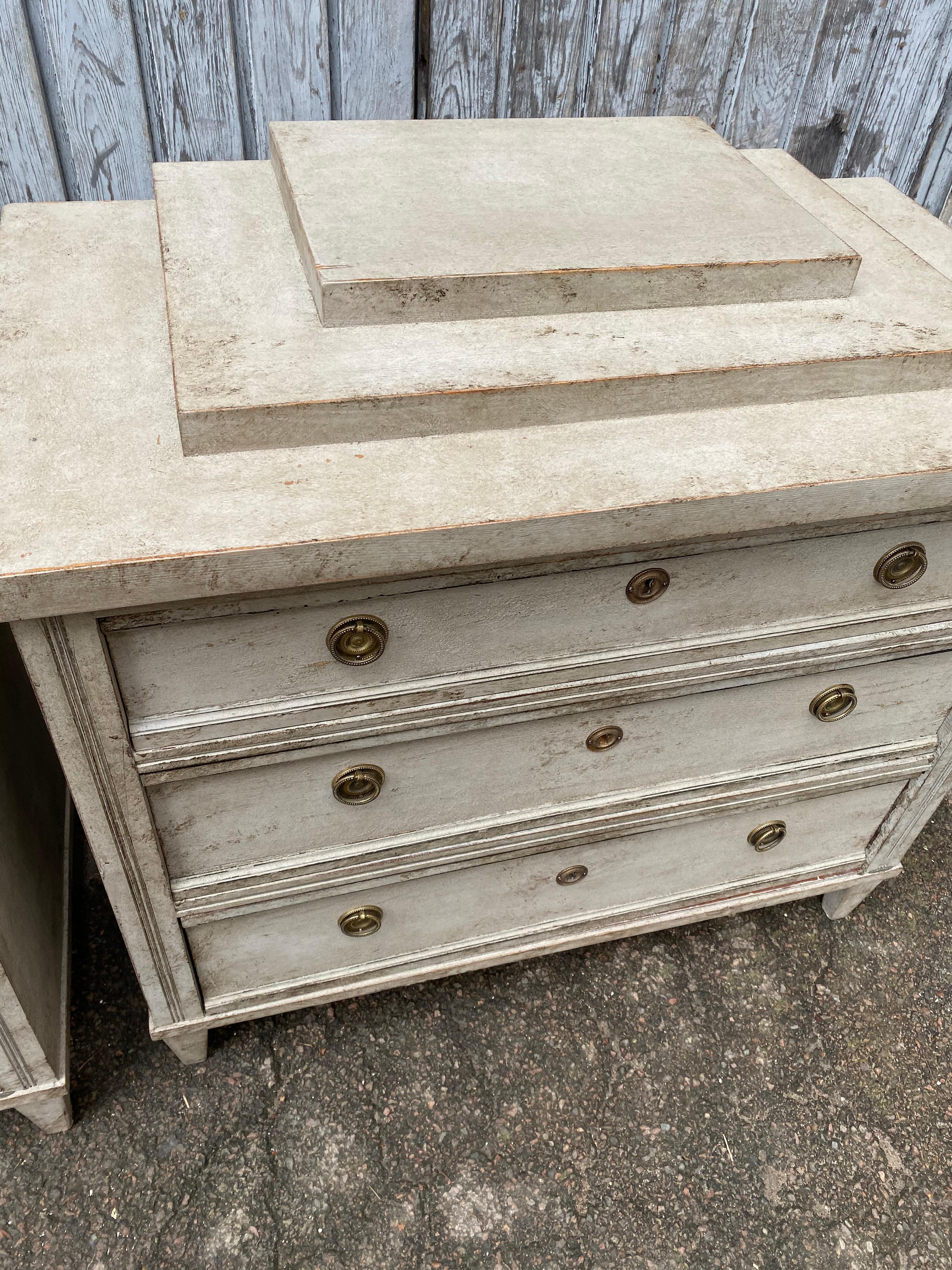 Pair Of Gustavian Style Painted Chest of Drawers In Good Condition In Haddonfield, NJ