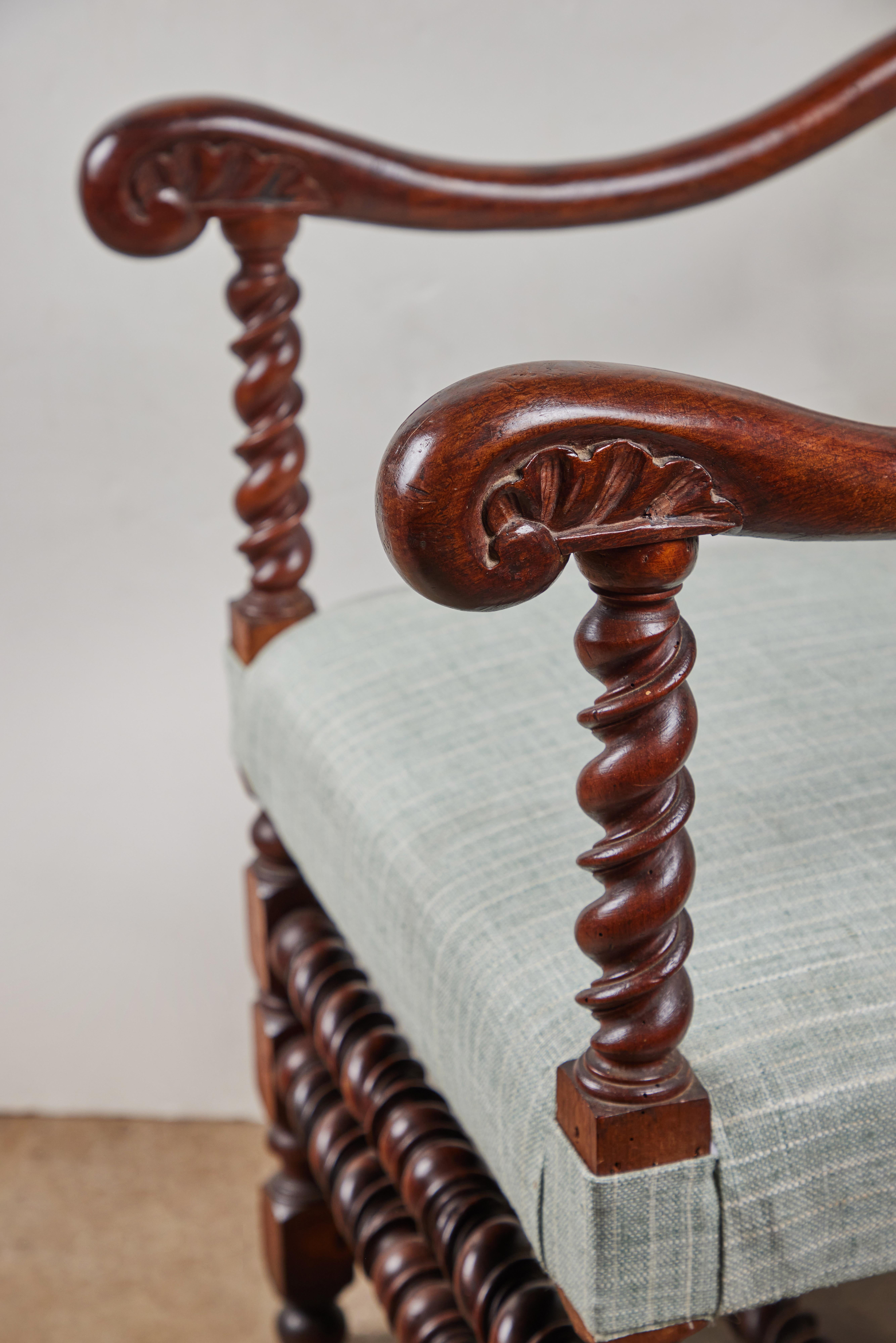 Pair of 19th Century Hall Chairs In Good Condition For Sale In Newport Beach, CA