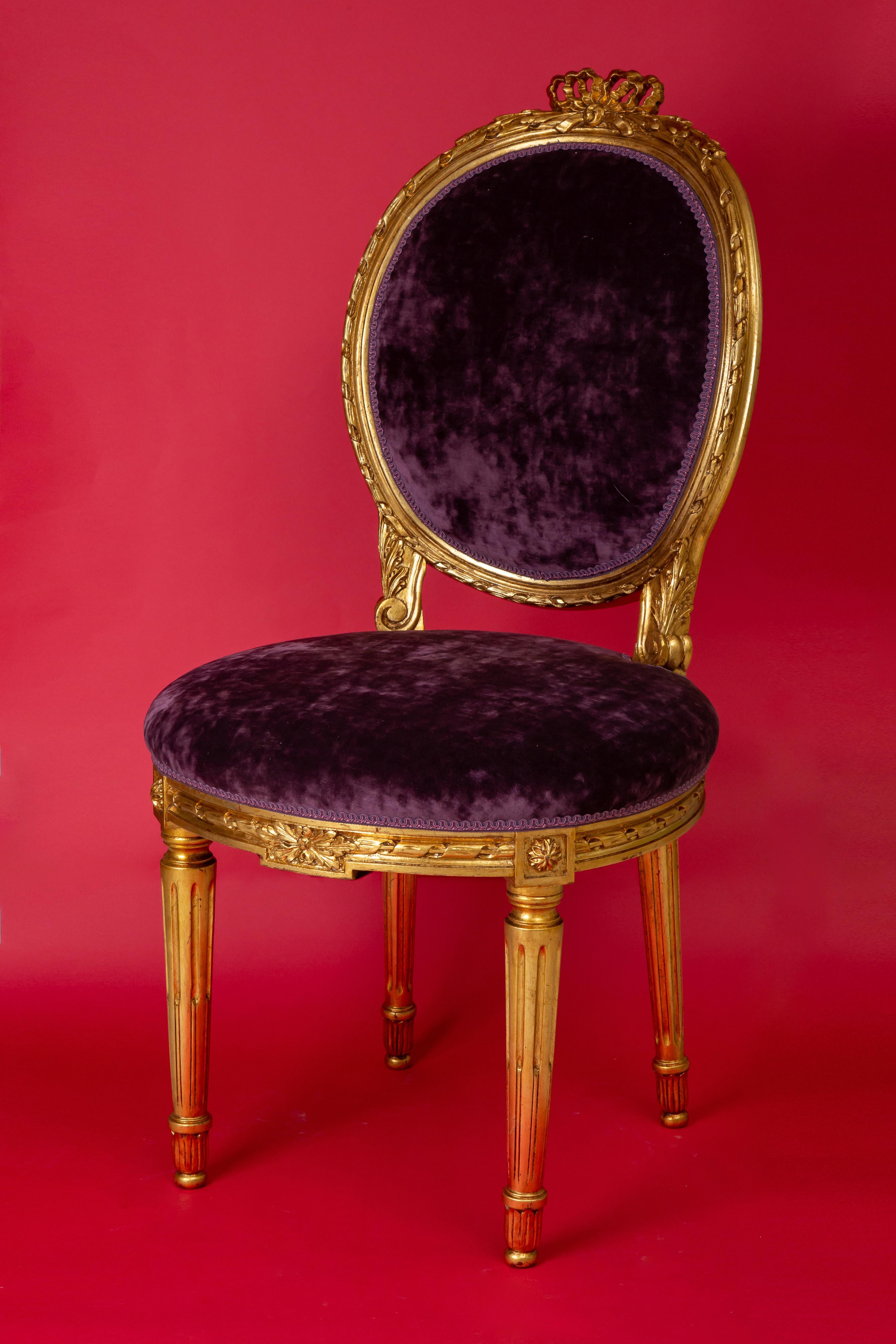 Pair of 19th Century Hand Carved with elegant Purple Velvet Chairs French Style In Good Condition In Lantau, HK