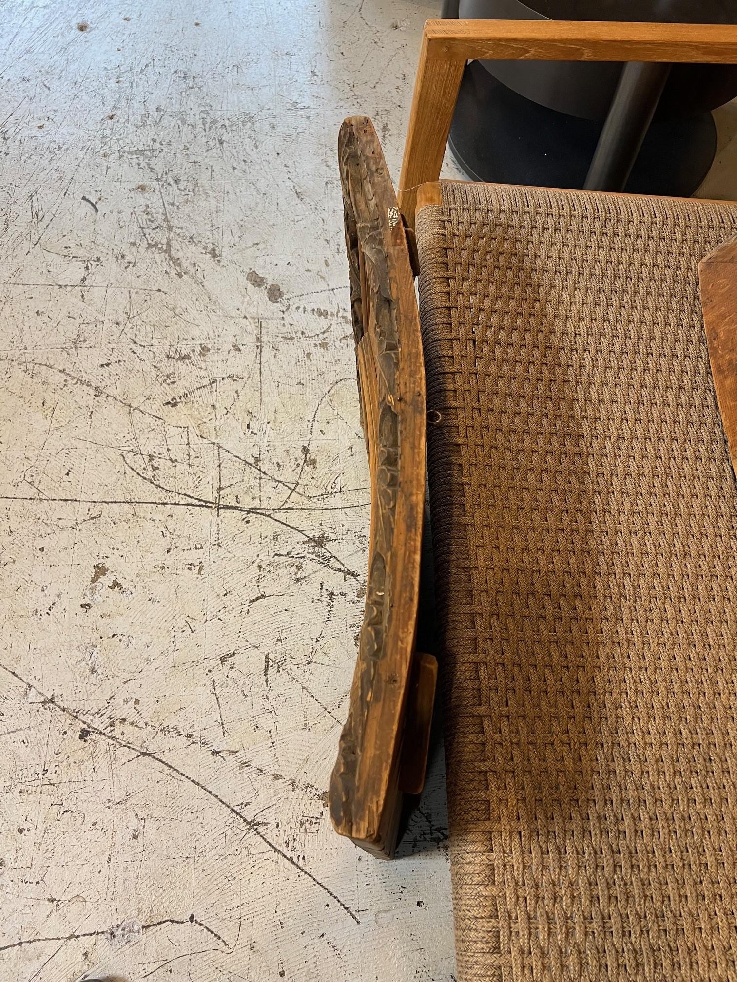 Paire de panneaux de porte d'armoire en bois sculpté à la main du 19e siècle en vente 8