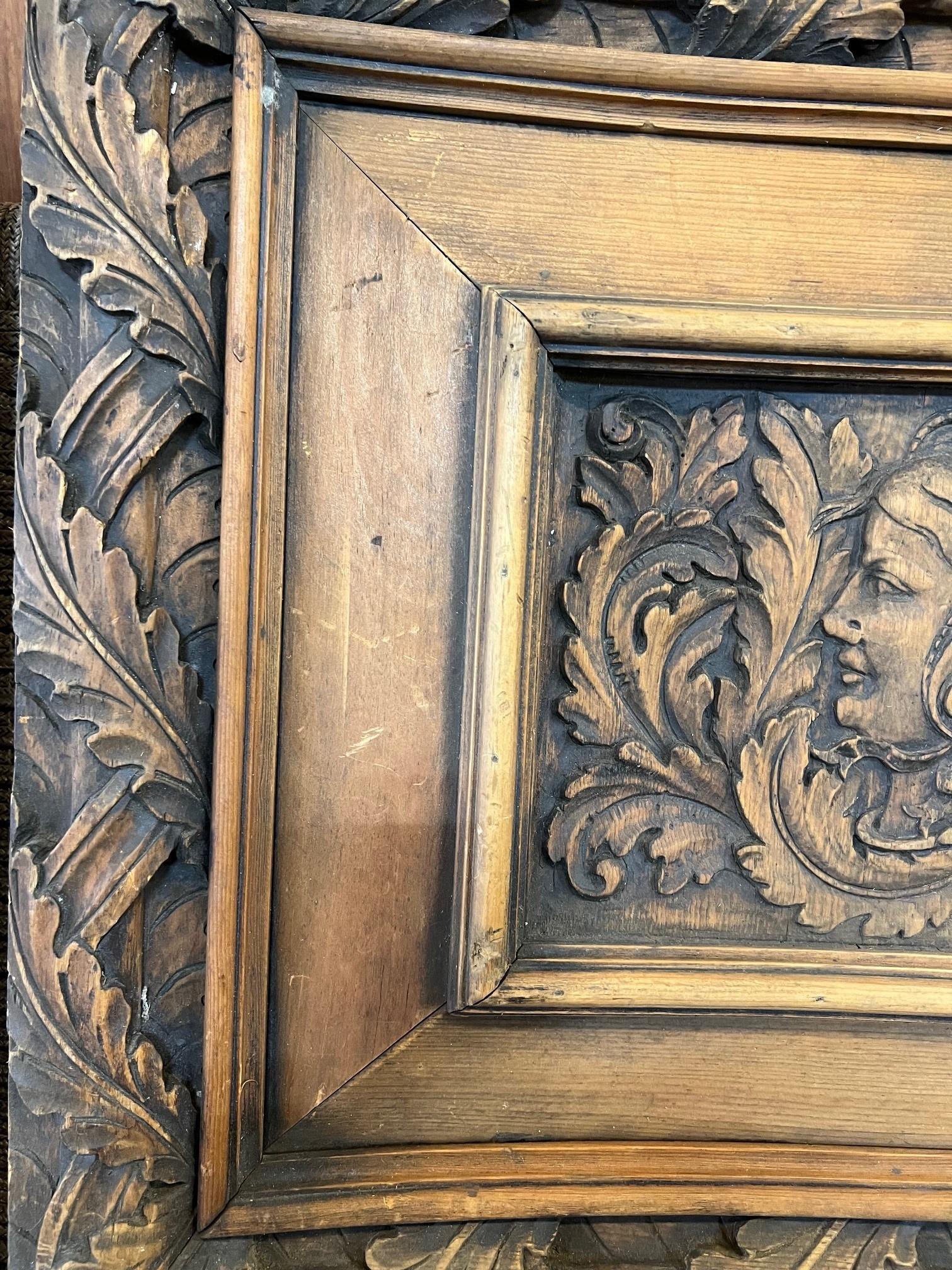 Paire de panneaux de porte d'armoire en bois sculpté à la main du 19e siècle en vente 2