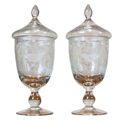 Paire de tasses taillées à la main du XIXe siècle