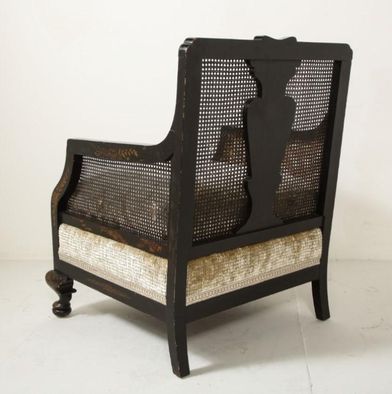 Paar handbemalte, ebonisierte Chinoiserie-Stühle aus dem 19. Jahrhundert im Angebot 7