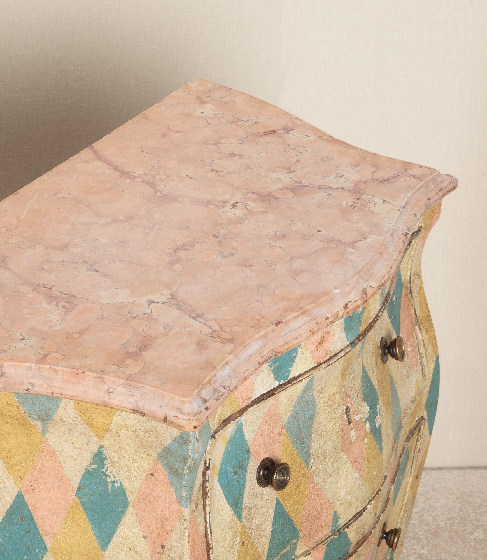 Pair of 19th Century Hand Painted Venetian Bombe Commodes For Sale 1