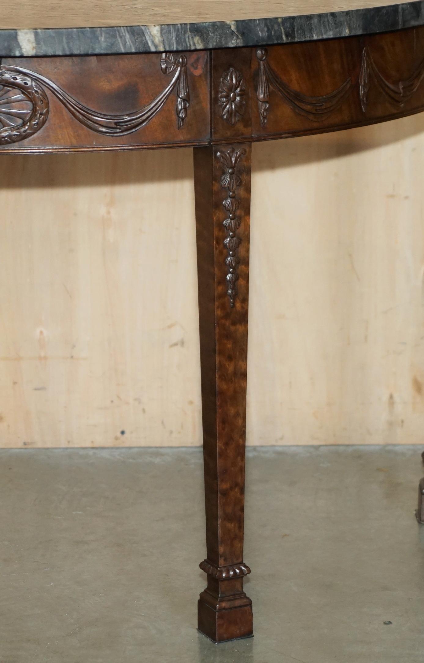 Fait main PAIRE DE TABLE DE CONSOLE EN BOIS DUR ADAMS DEMI LUNE WABI-SABI MARBRE DU 19e SIÈCLE en vente