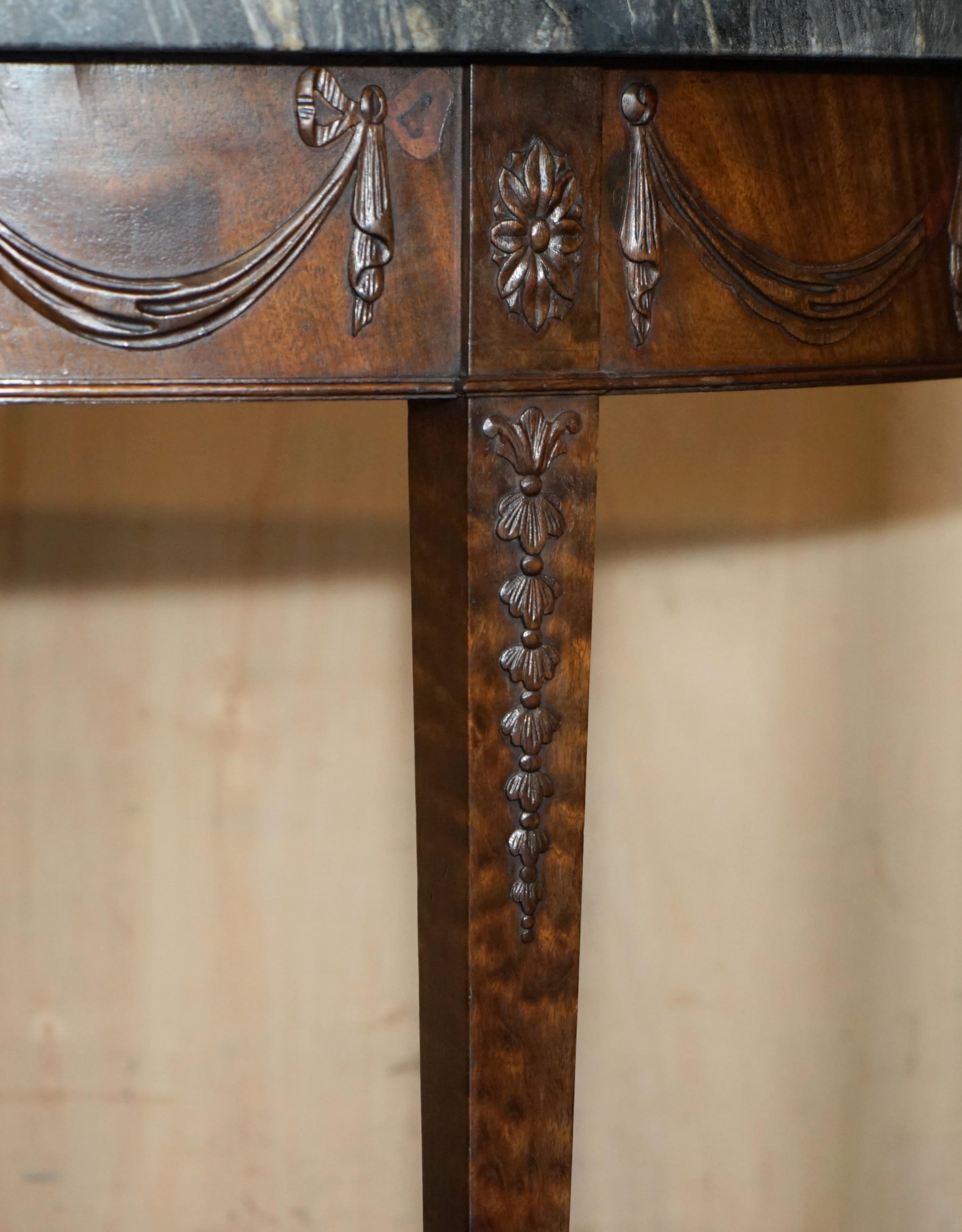 PAIRE DE TABLE DE CONSOLE EN BOIS DUR ADAMS DEMI LUNE WABI-SABI MARBRE DU 19e SIÈCLE Bon état - En vente à West Sussex, Pulborough