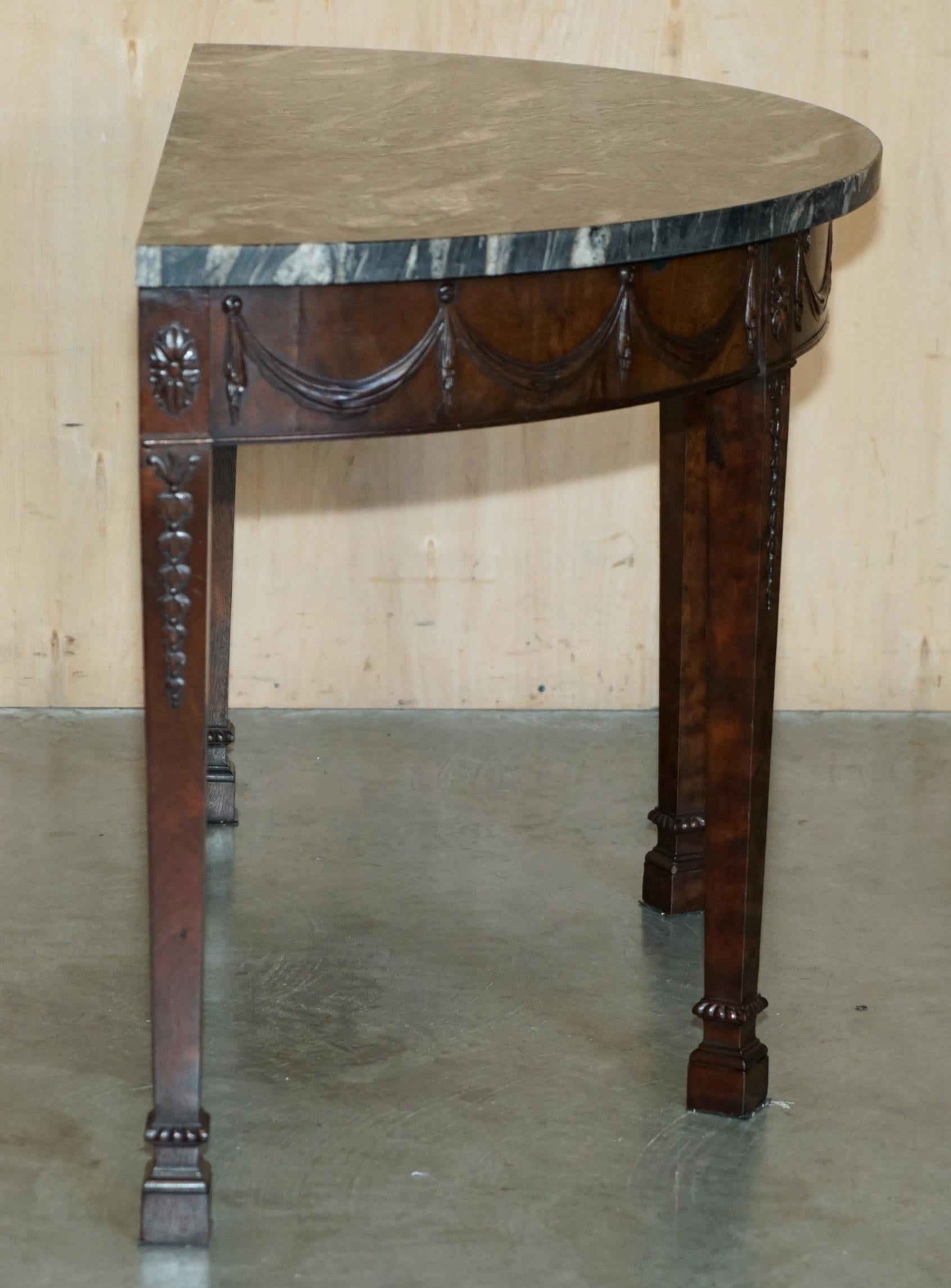 Marbre PAIRE DE TABLE DE CONSOLE EN BOIS DUR ADAMS DEMI LUNE WABI-SABI MARBRE DU 19e SIÈCLE en vente