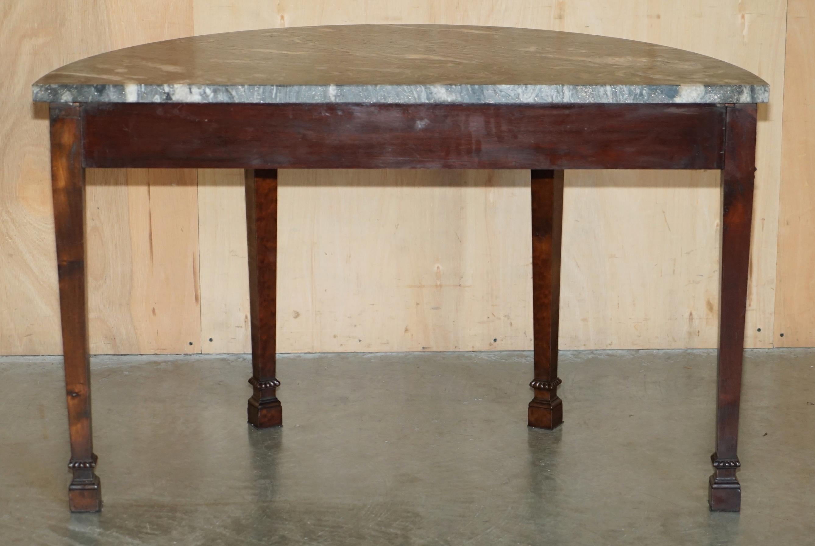 PAIRE DE TABLE DE CONSOLE EN BOIS DUR ADAMS DEMI LUNE WABI-SABI MARBRE DU 19e SIÈCLE en vente 1
