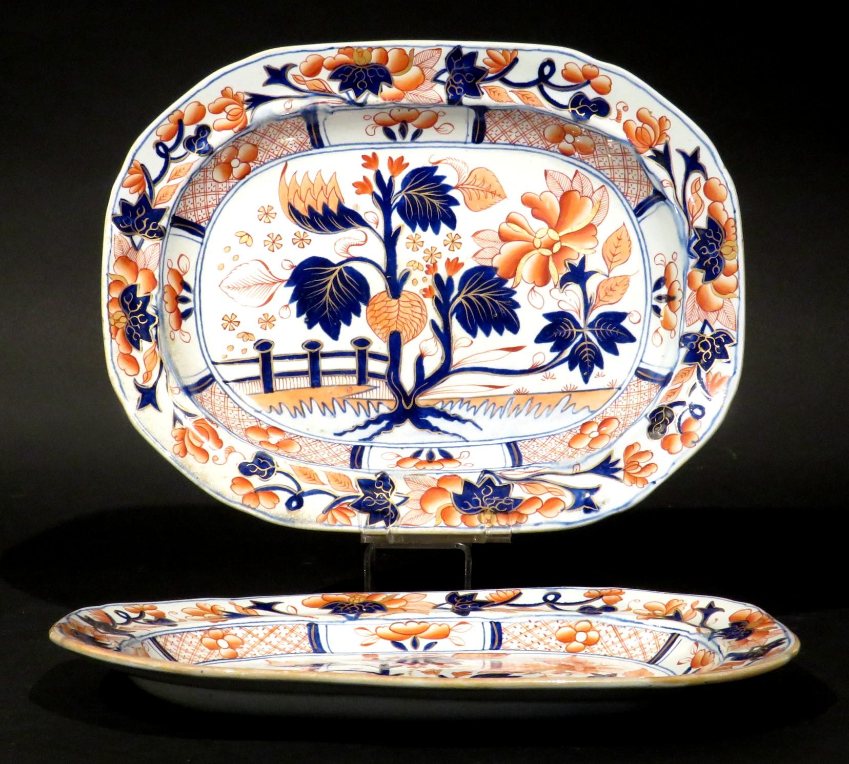 Ein Paar Eisensteinteller mit Imari-Muster aus dem 19. Jahrhundert, England, um 1860 (Tonware) im Angebot