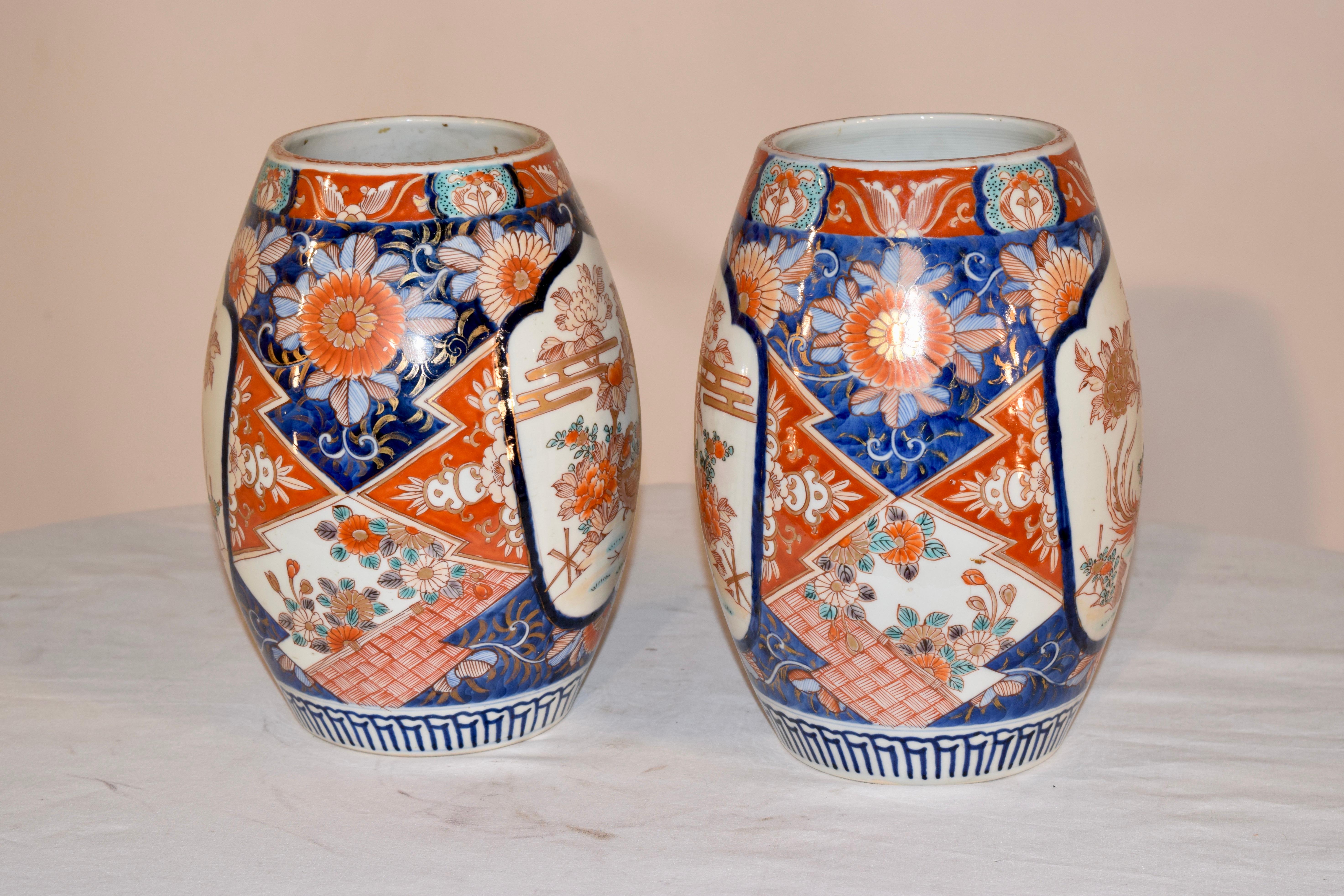 Glazed Pair of 19th Century Imari Vases For Sale
