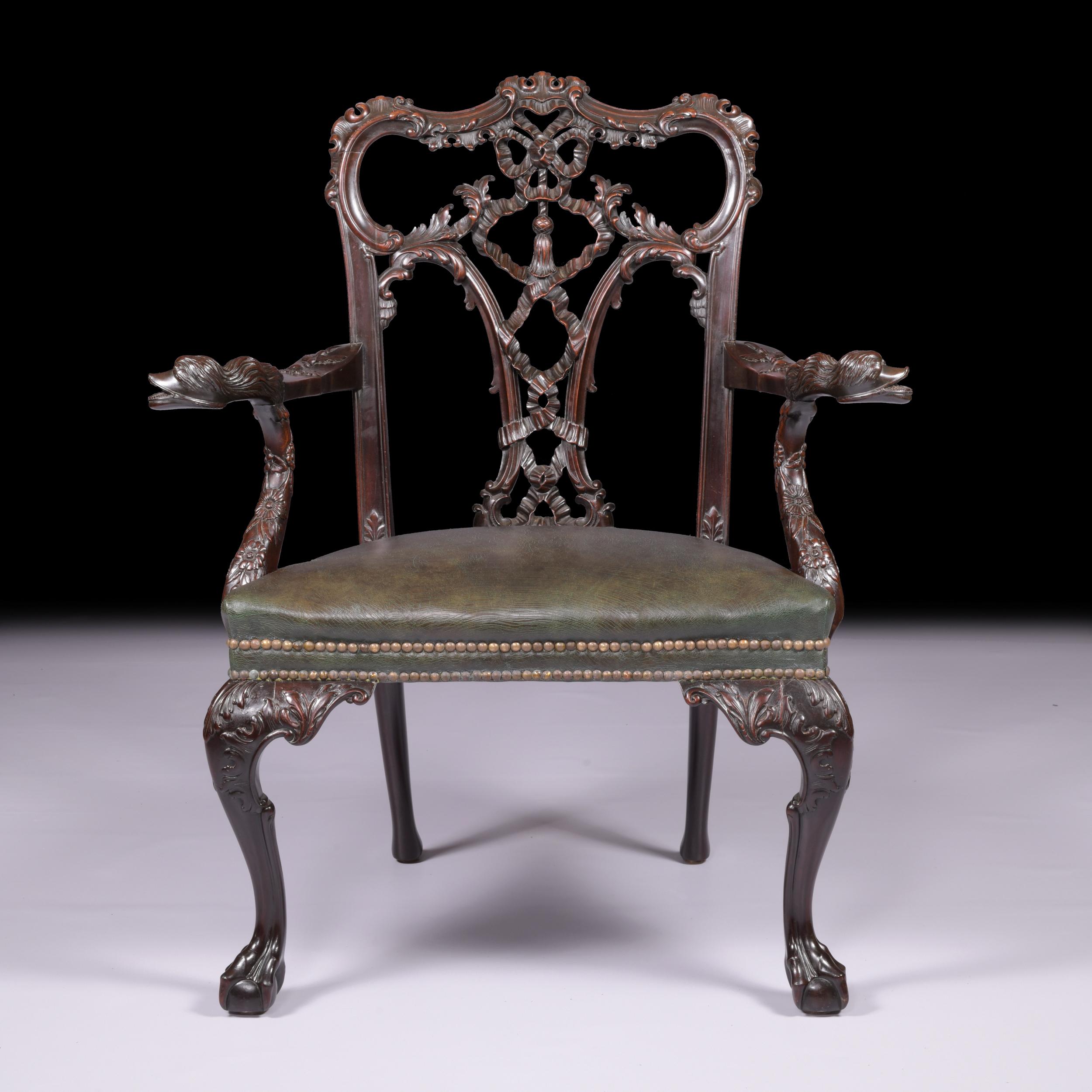 Ein Paar irische Chippendale-Sessel im George-III-Stil des 19. Jahrhunderts (George III.) im Angebot