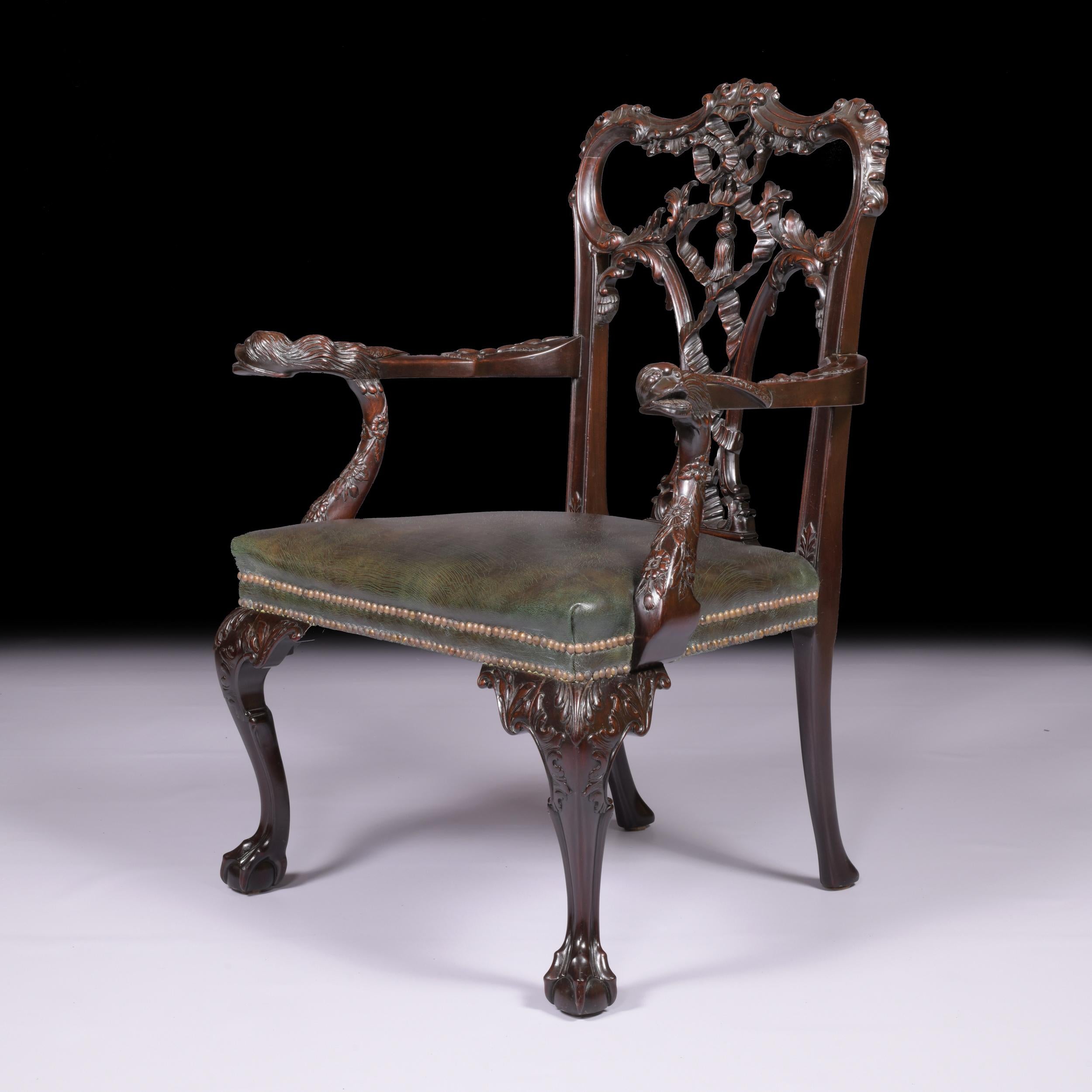 Ein Paar irische Chippendale-Sessel im George-III-Stil des 19. Jahrhunderts (Irisch) im Angebot