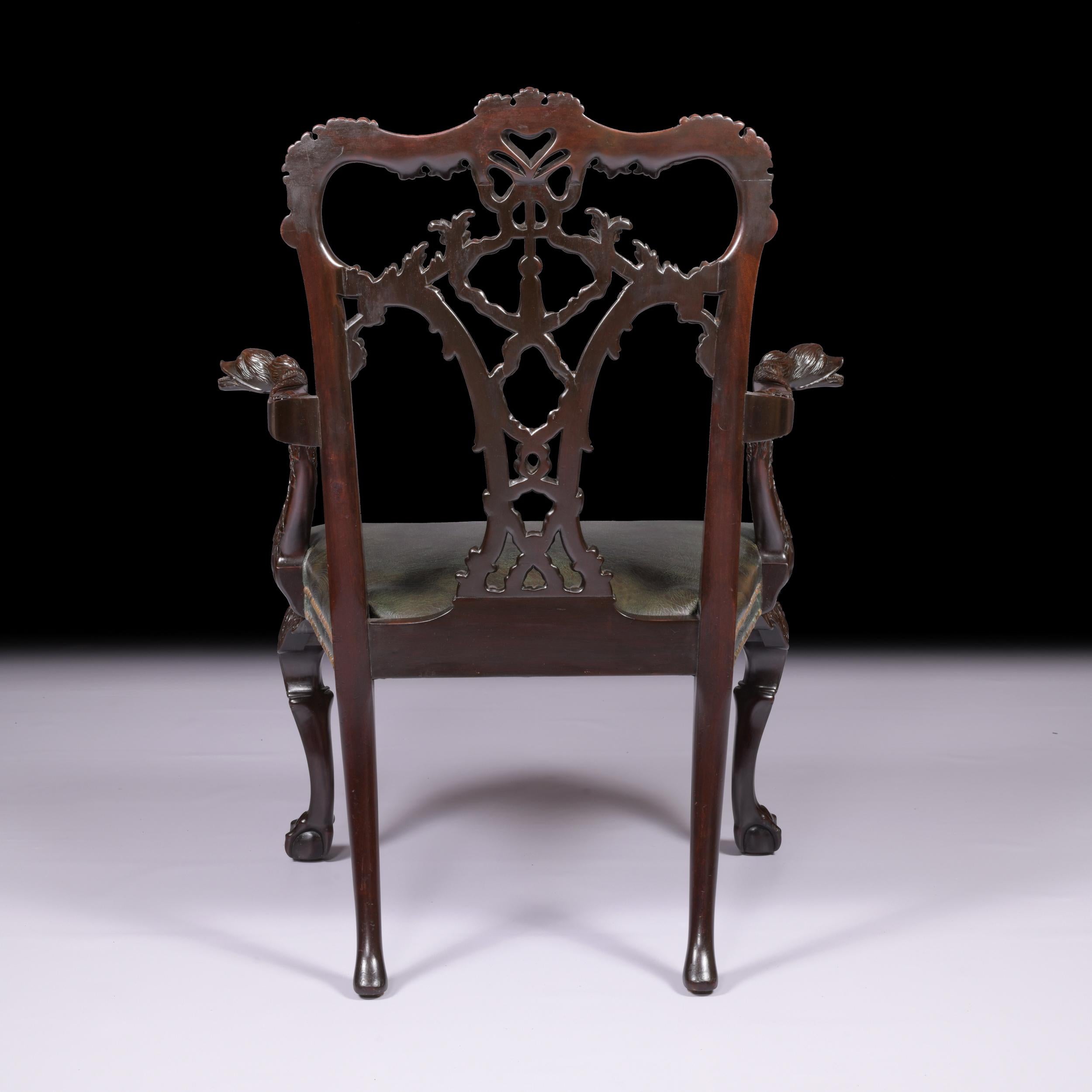 Ein Paar irische Chippendale-Sessel im George-III-Stil des 19. Jahrhunderts (Mahagoni) im Angebot