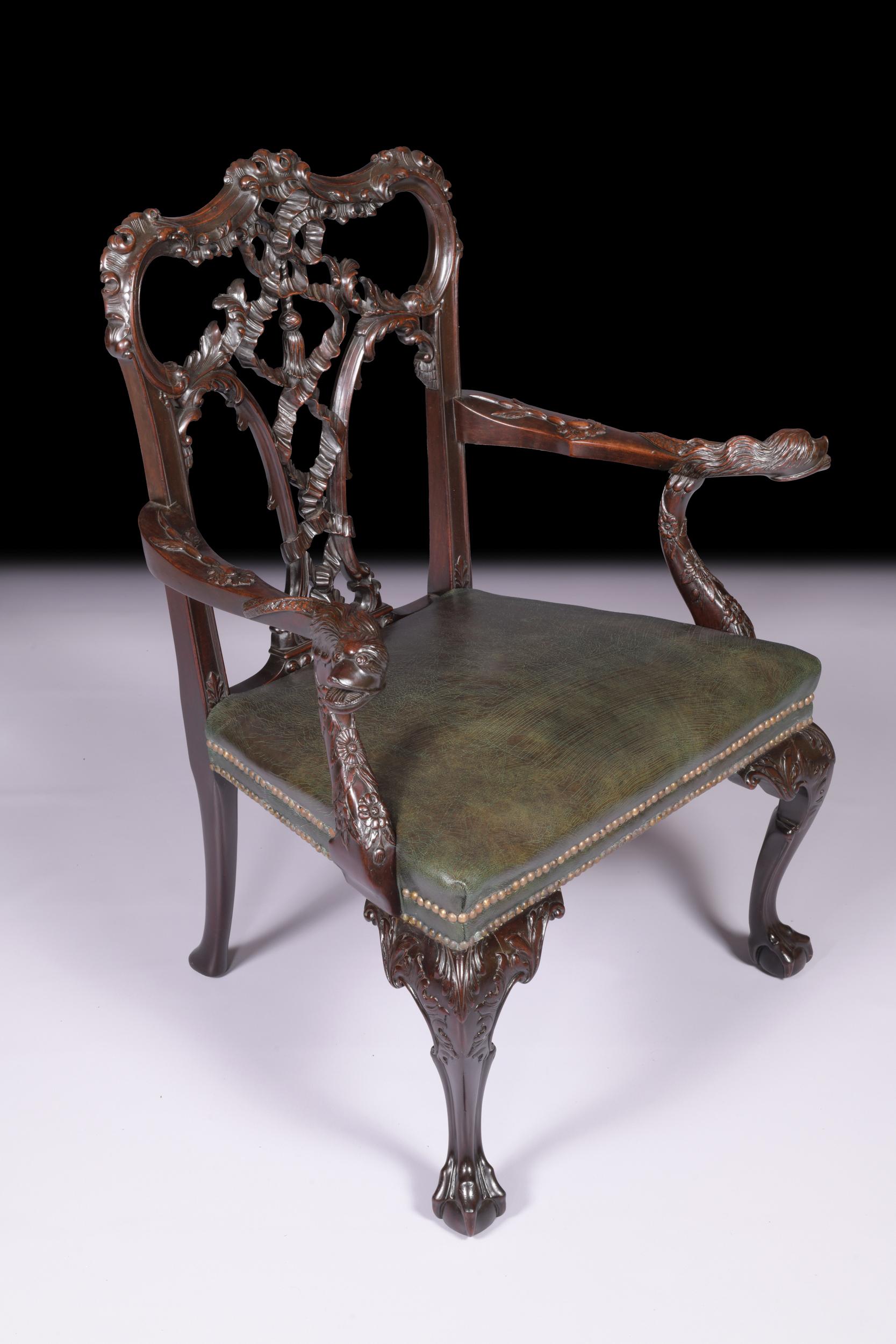 Coppia di poltrone Chippendale irlandesi del XIX secolo in stile Giorgio III in vendita 4