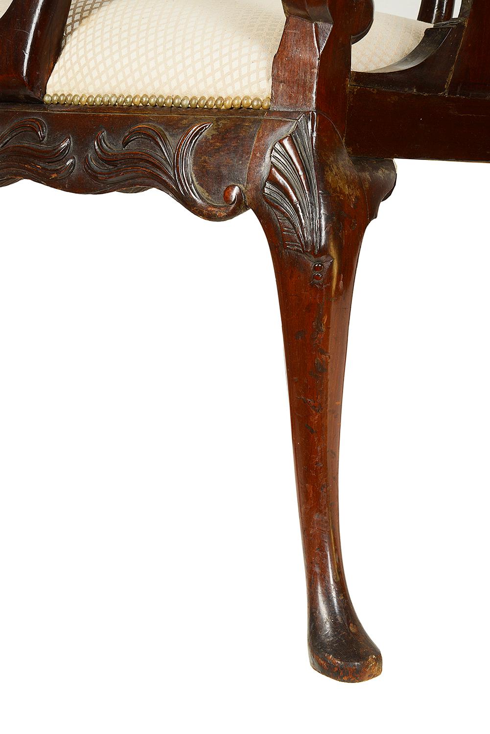 Paire de fauteuils d'influence irlandaise du XIXe siècle en vente 2