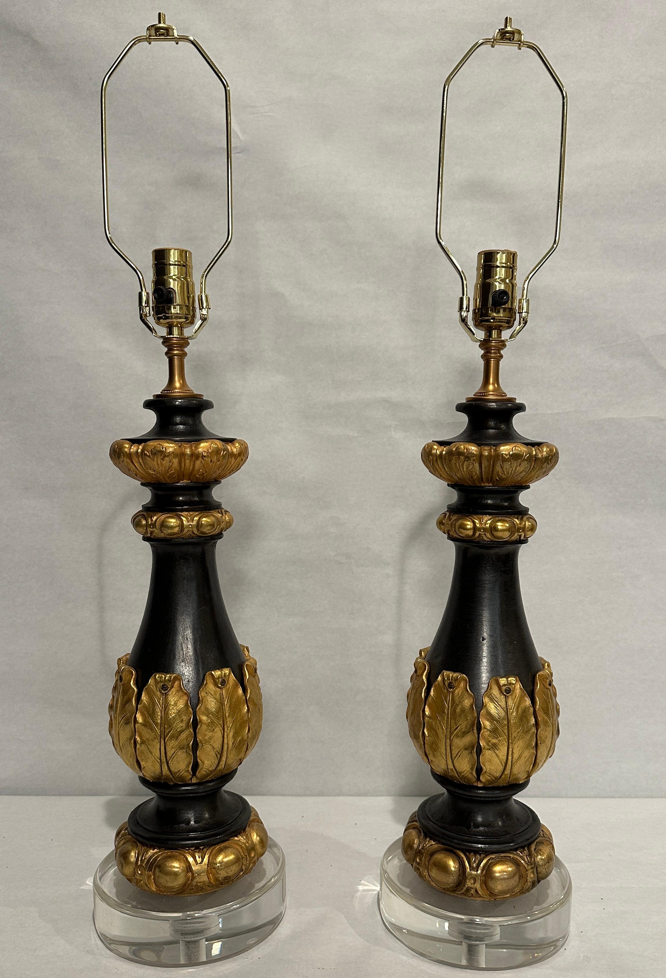 Paar Lampen in Balusterform aus Eisen und vergoldeter Bronze aus dem 19. Jahrhundert (Regency) im Angebot