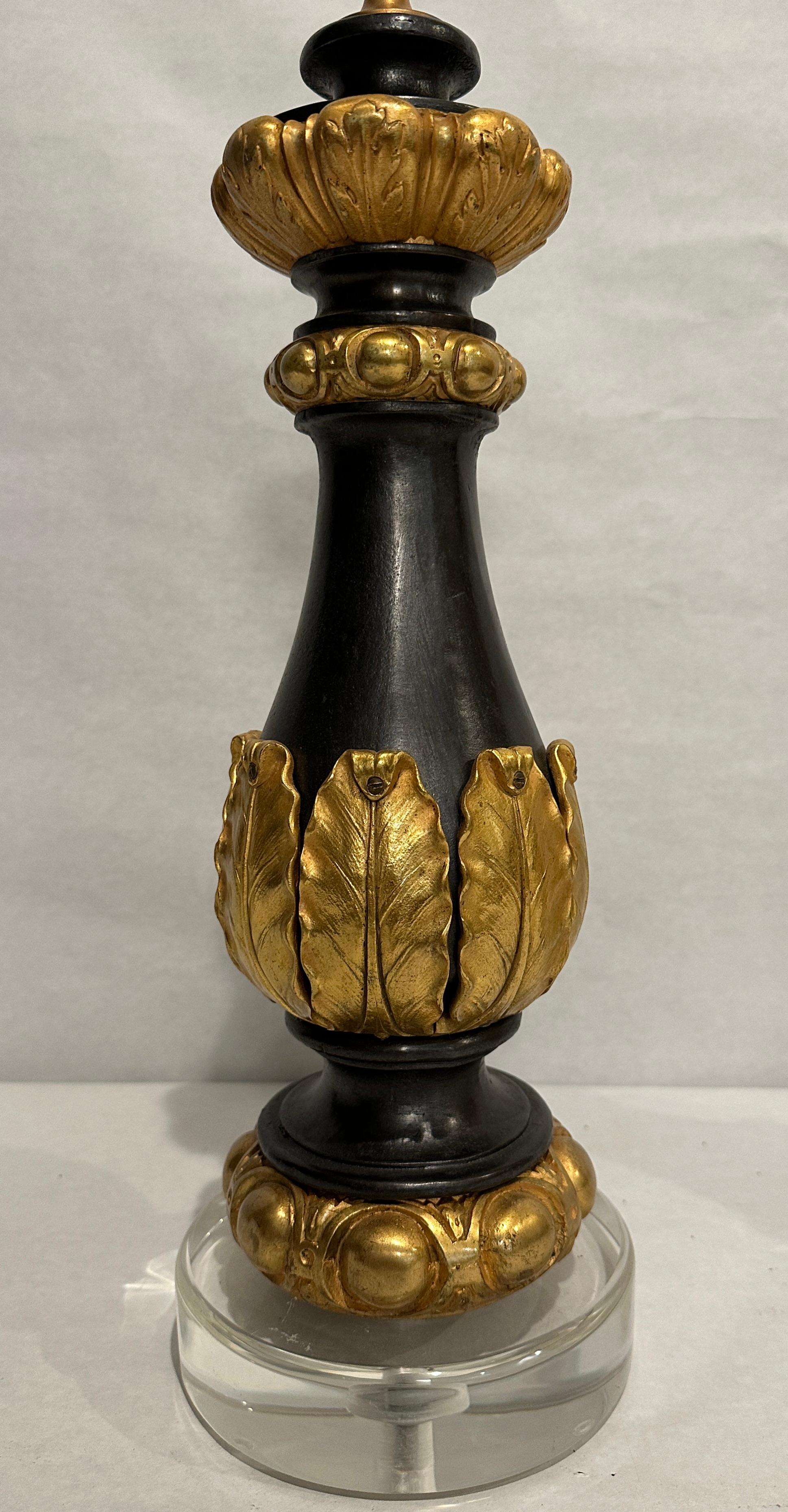Paar Lampen in Balusterform aus Eisen und vergoldeter Bronze aus dem 19. Jahrhundert (Vergoldet) im Angebot
