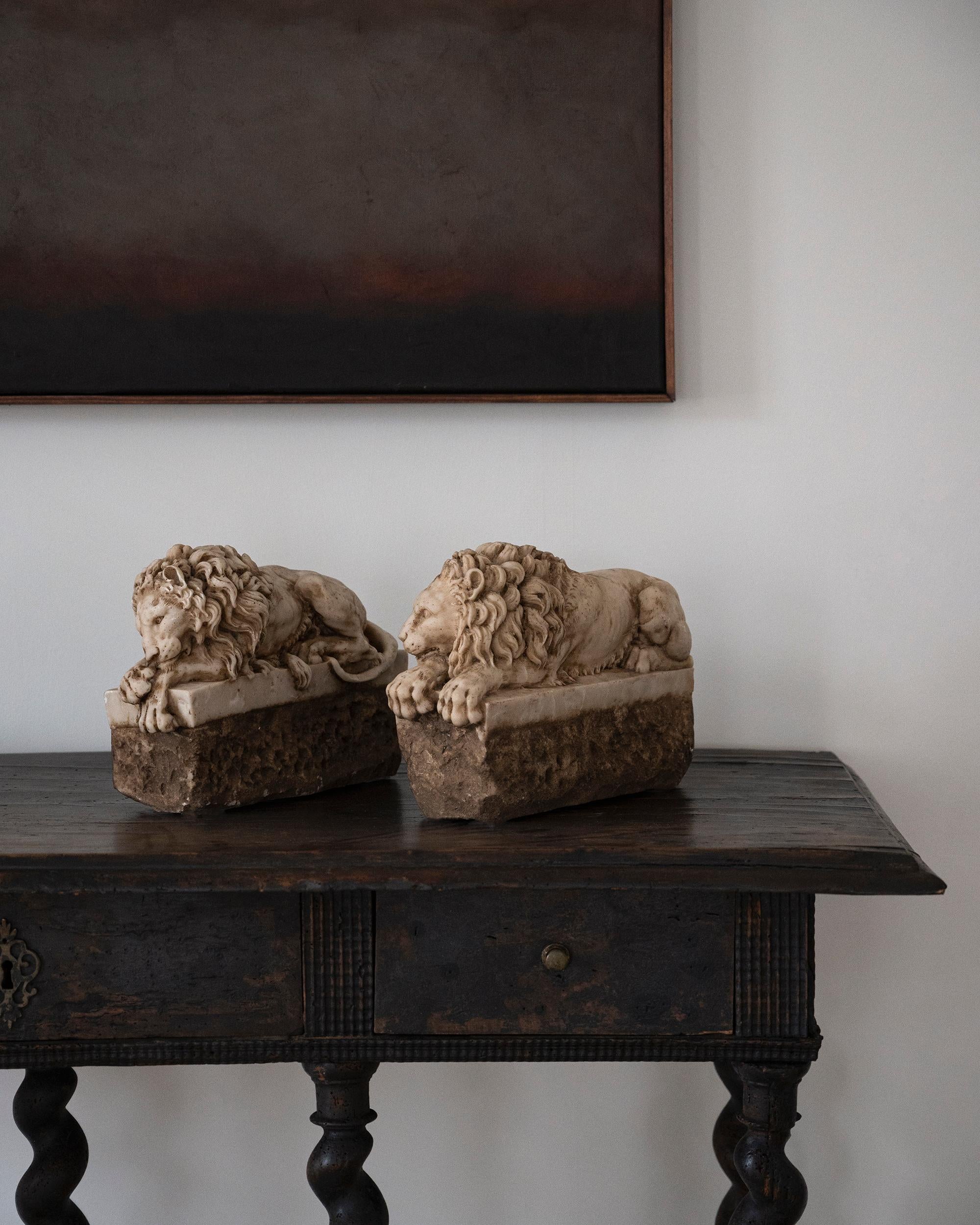 Fine pair of Italian mid 19th Century alabaster stone lions with great patination. Based on the monumental lions by the greatest Italian neoclassical sculptor. Antonio Canova (1757-1822). 

Canova Lions refers to the pair of copies of lion