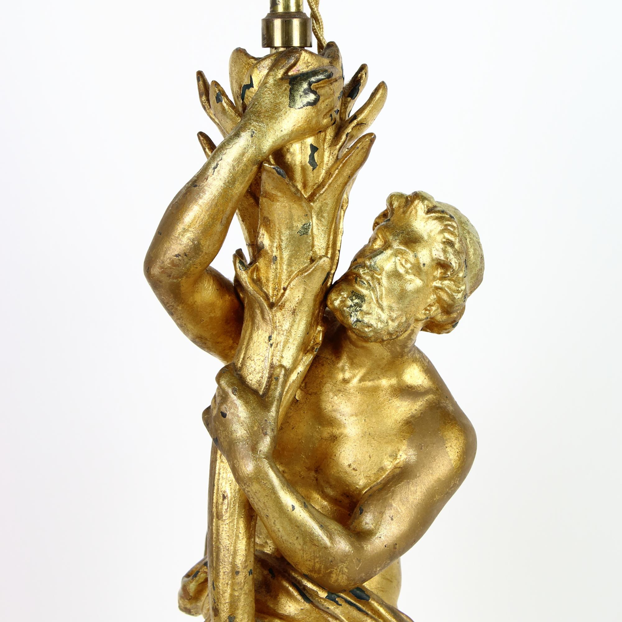 Métal Paire de lampes de table de style baroque italien du 19ème siècle à figures mythologiques en vente
