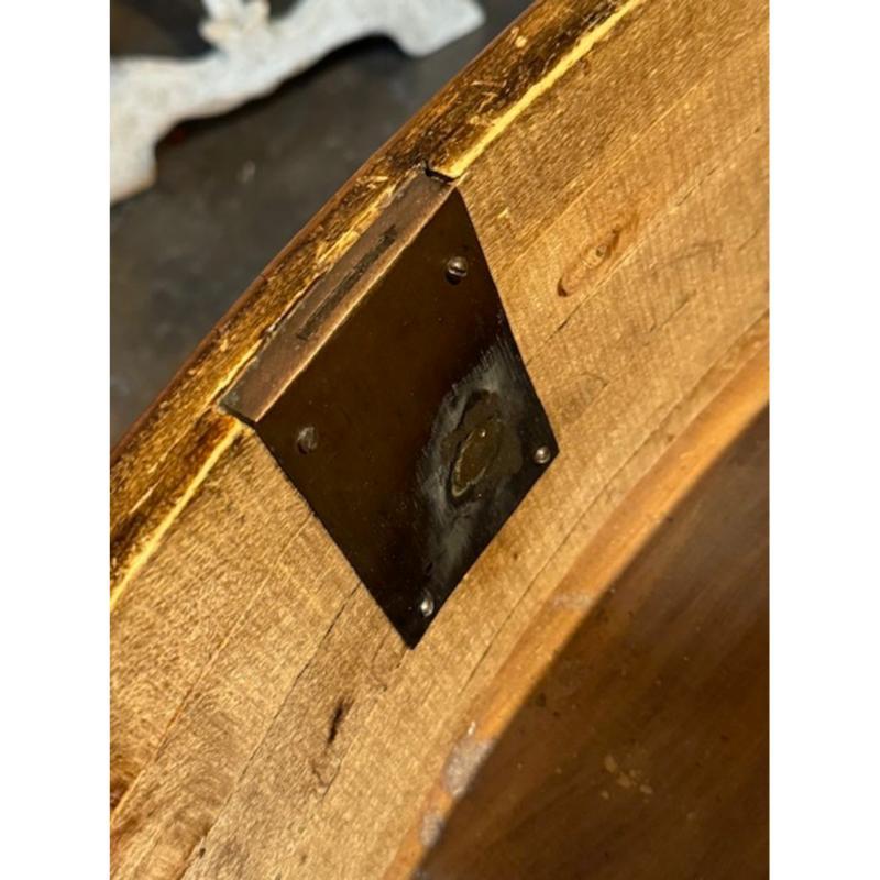 Coppia di commodes in legno di noce a forma di 