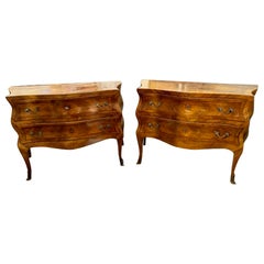 Pair of 19th Century Italian Bombe' Shaped Walnut Commodes