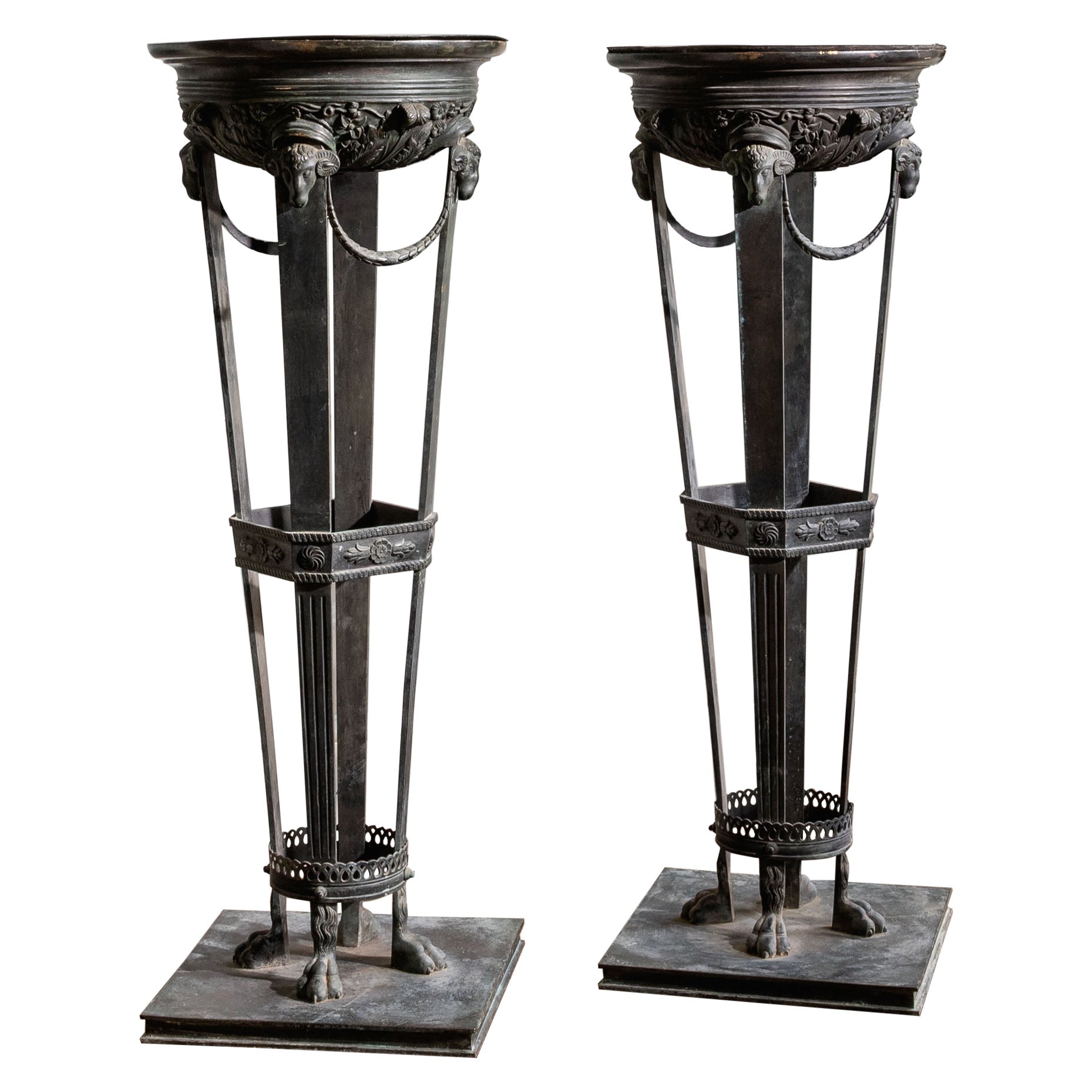 Pair of 19th Century Italian Bronze Athéniennes in vendita