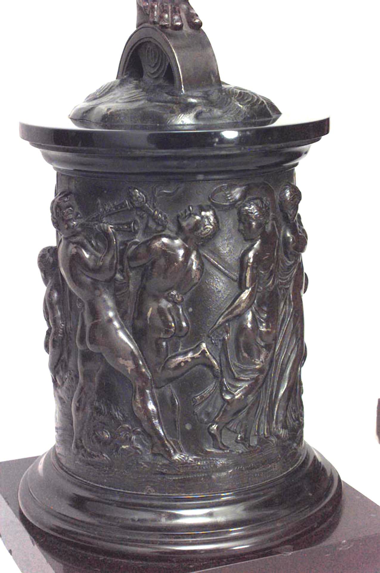 italien Paire de céramiques en bronze et figures en mercuré en vente