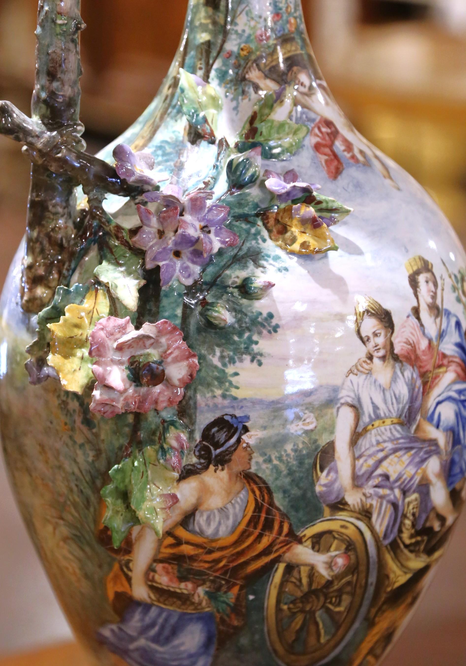 Coppia di brocche in maiolica di Capodimonte del XIX secolo con scene bacchiche in vendita 3