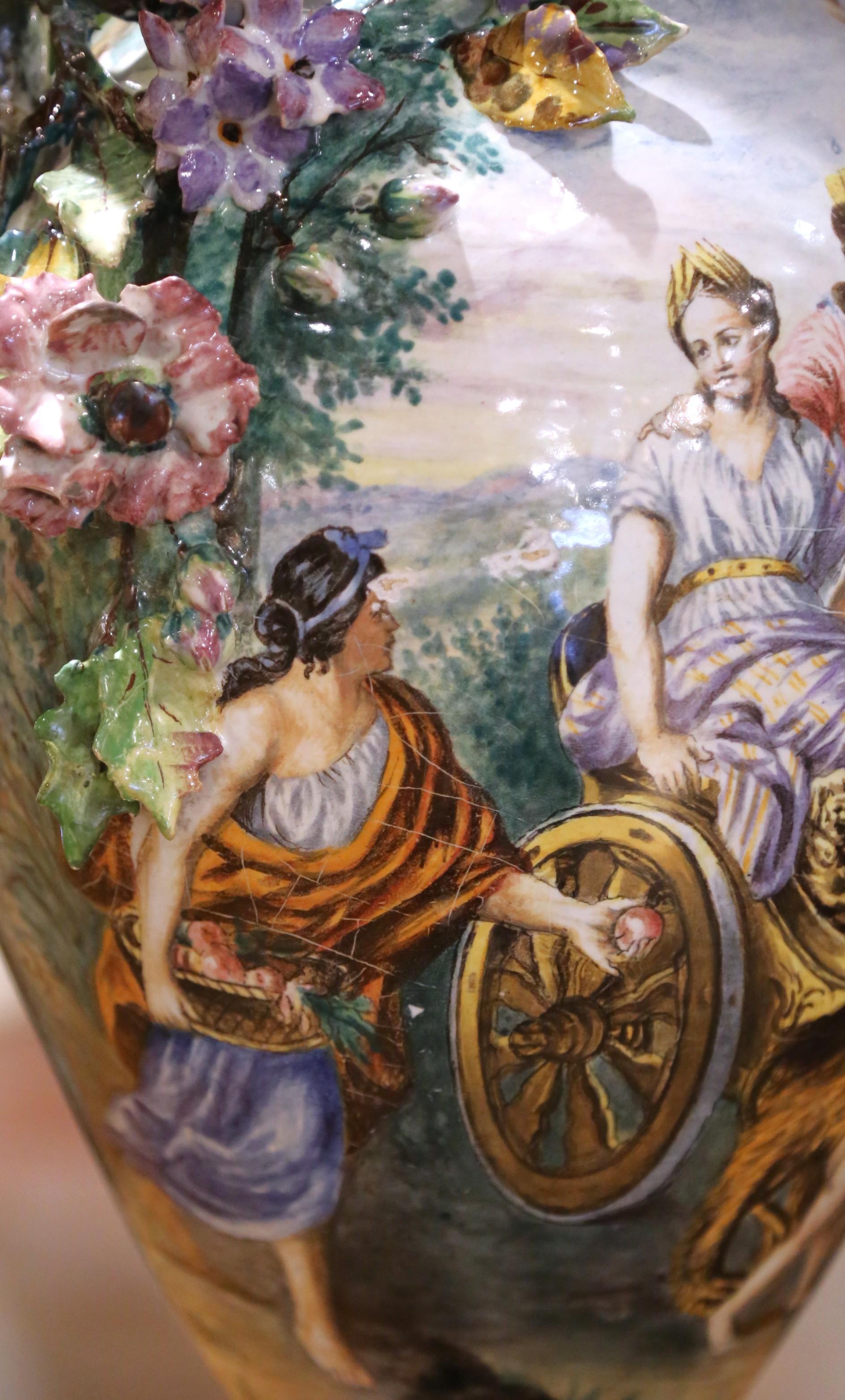 Coppia di brocche in maiolica di Capodimonte del XIX secolo con scene bacchiche in vendita 4