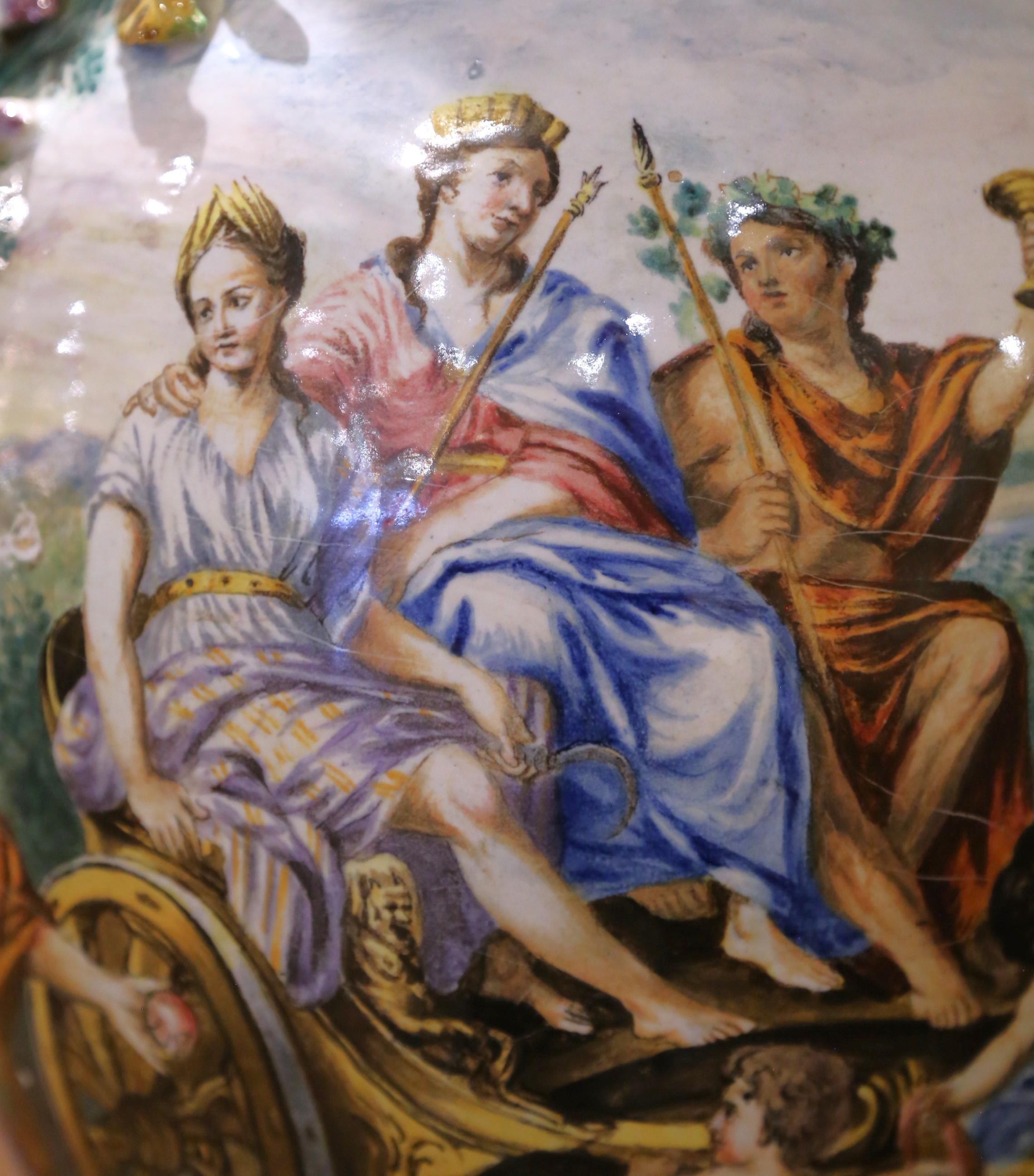 Coppia di brocche in maiolica di Capodimonte del XIX secolo con scene bacchiche in vendita 5