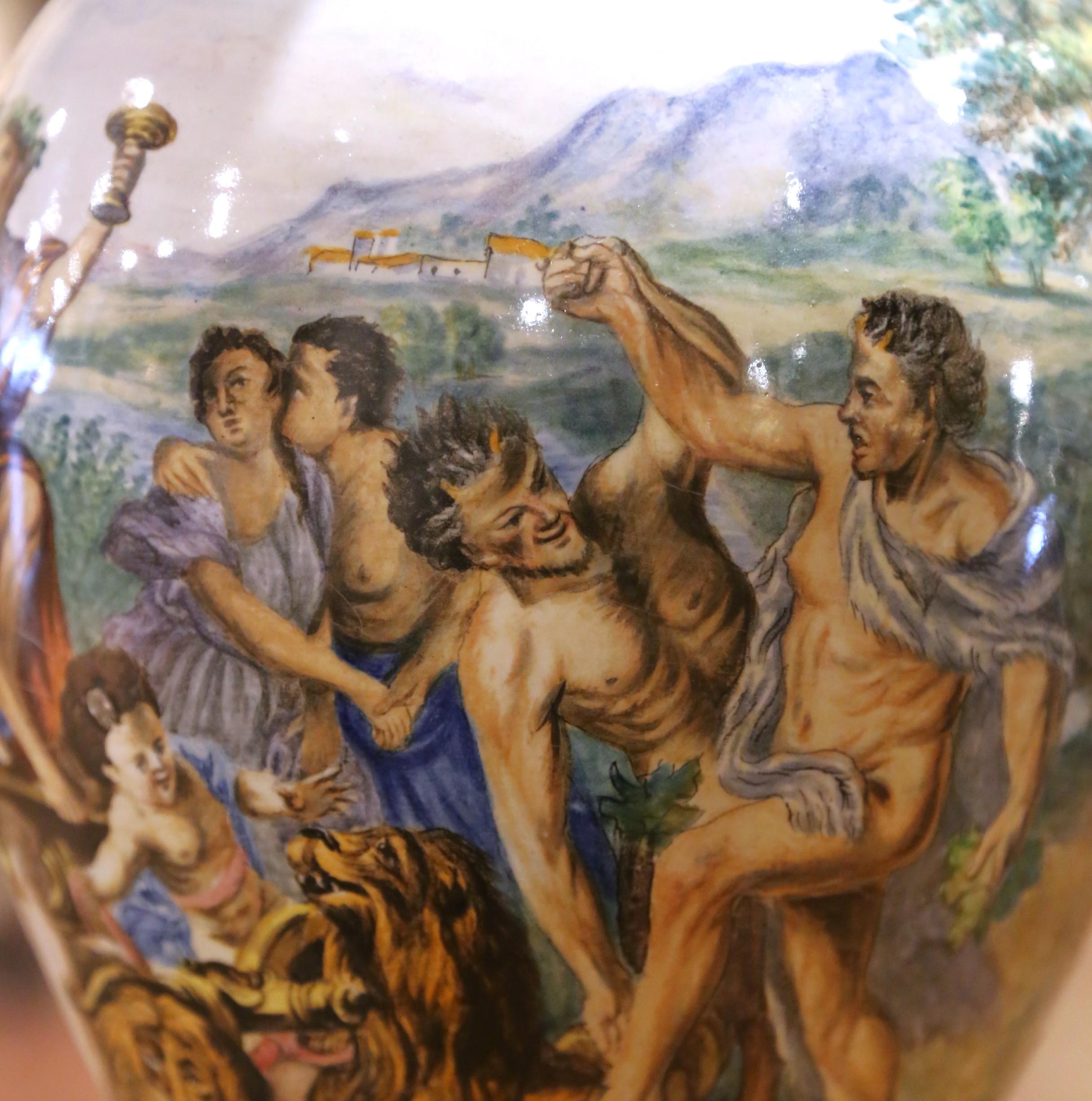 Coppia di brocche in maiolica di Capodimonte del XIX secolo con scene bacchiche in vendita 6