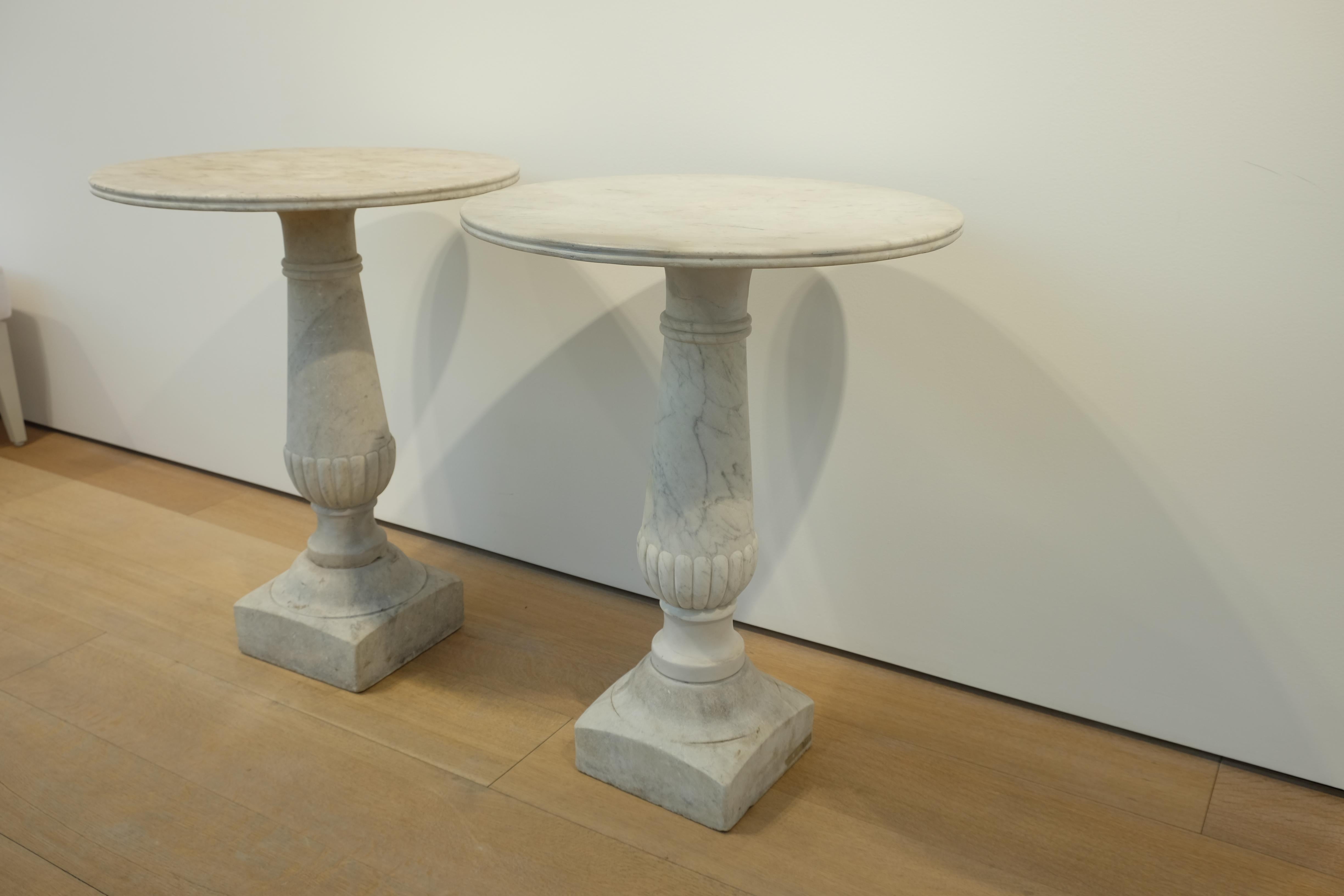 Paire de tables de jardin italiennes du 19ème siècle en marbre de Carrare en vente 6