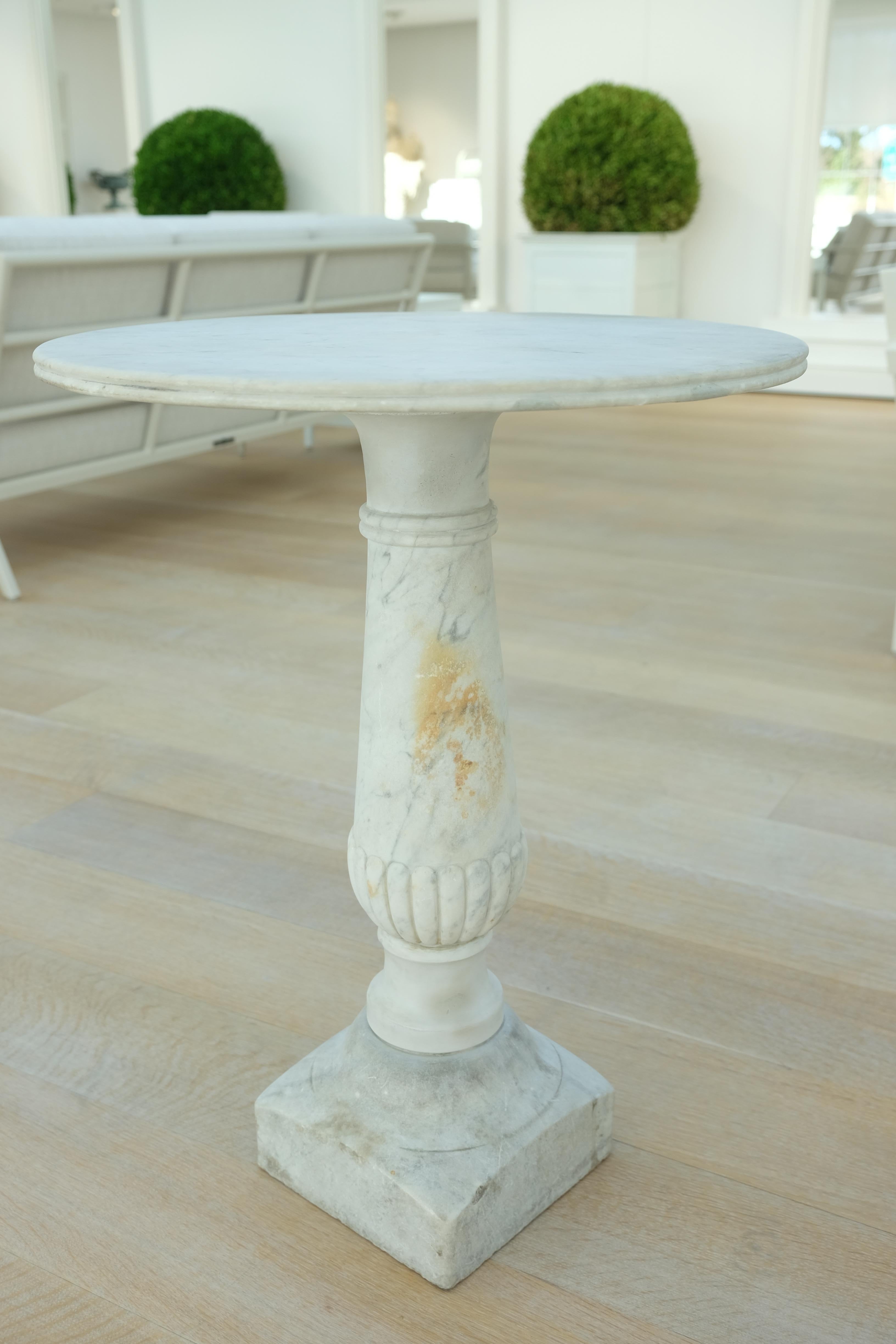 XIXe siècle Paire de tables de jardin italiennes du 19ème siècle en marbre de Carrare en vente