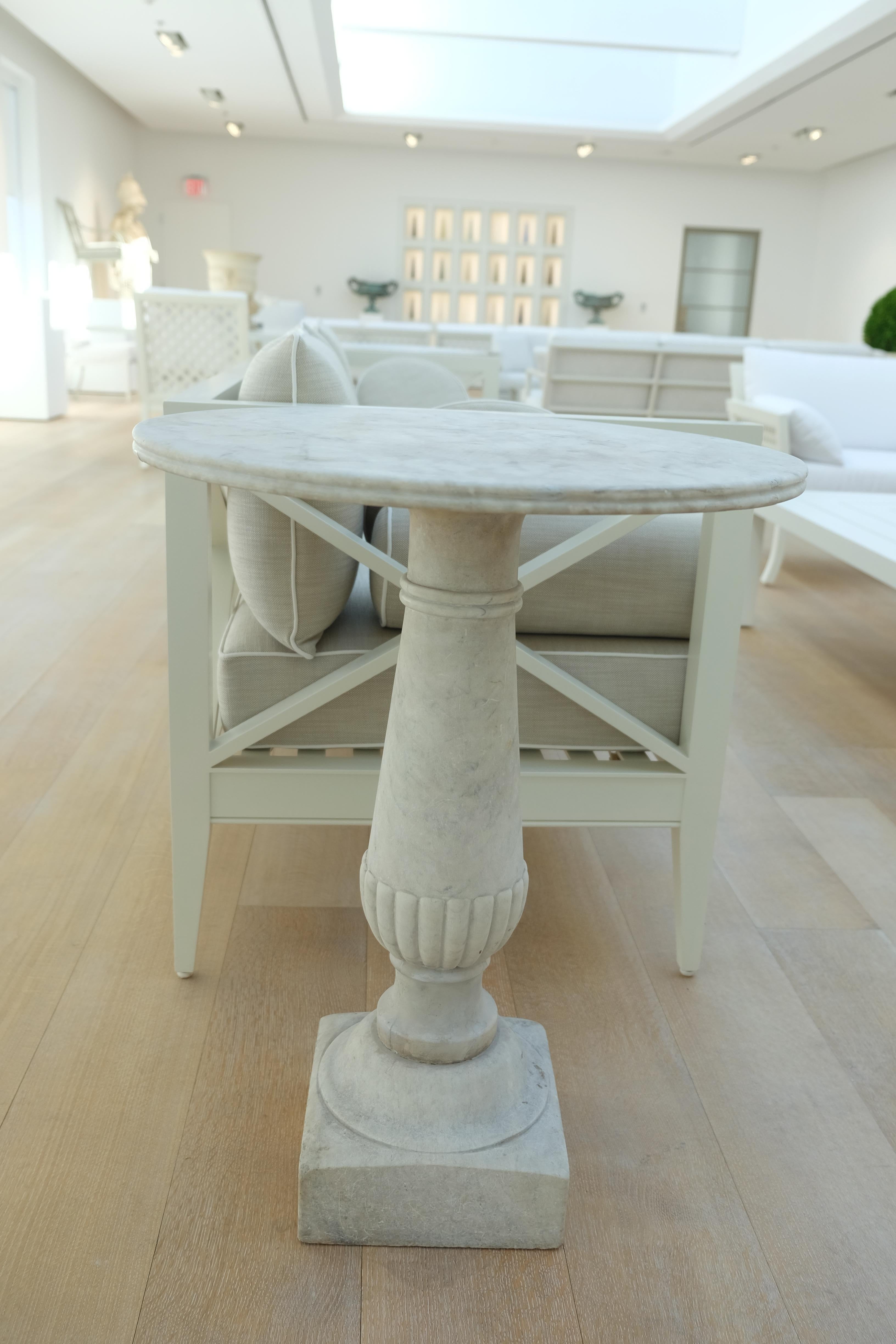 Marbre de Carrare Paire de tables de jardin italiennes du 19ème siècle en marbre de Carrare en vente