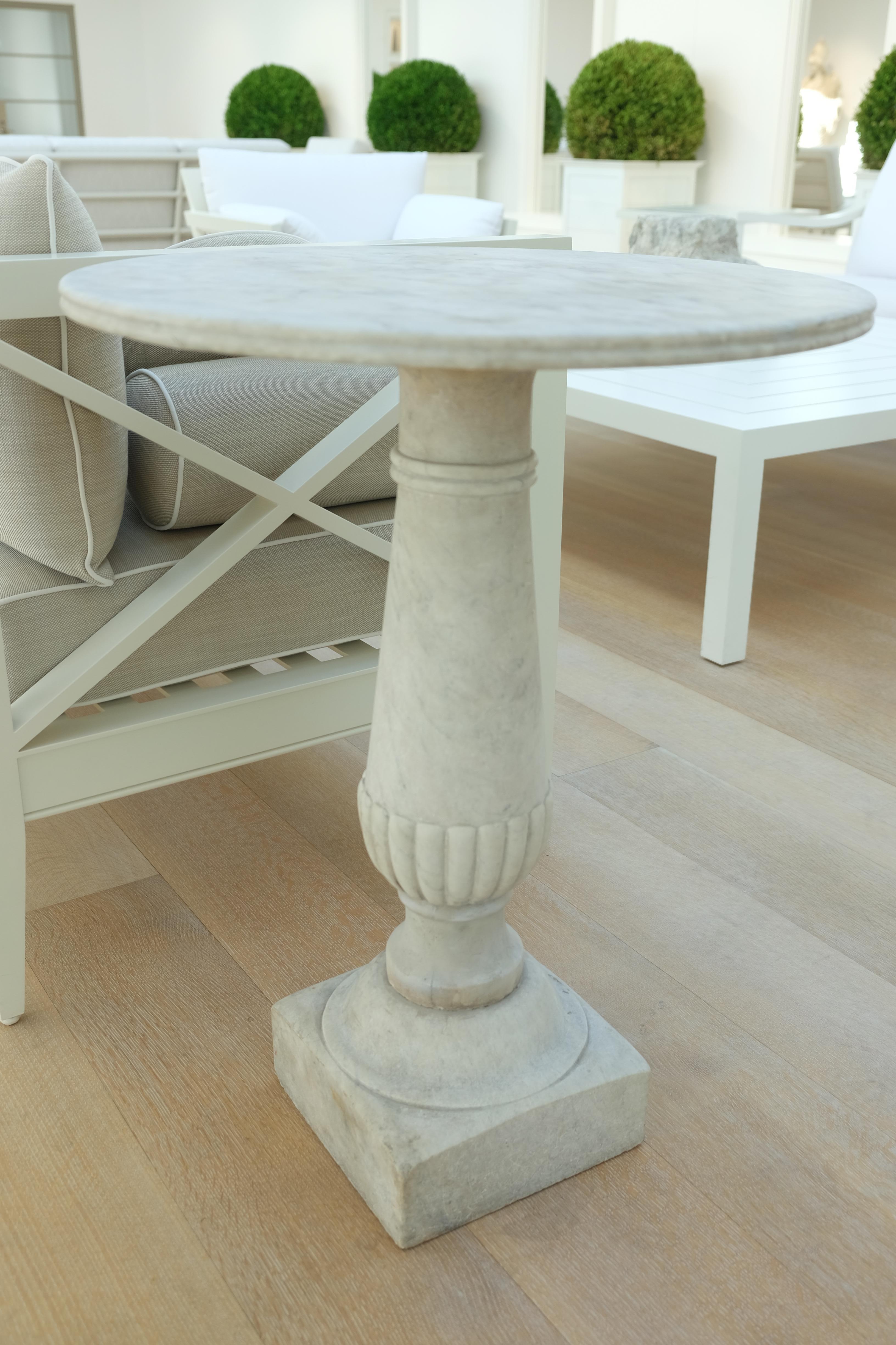Paire de tables de jardin italiennes du 19ème siècle en marbre de Carrare en vente 1