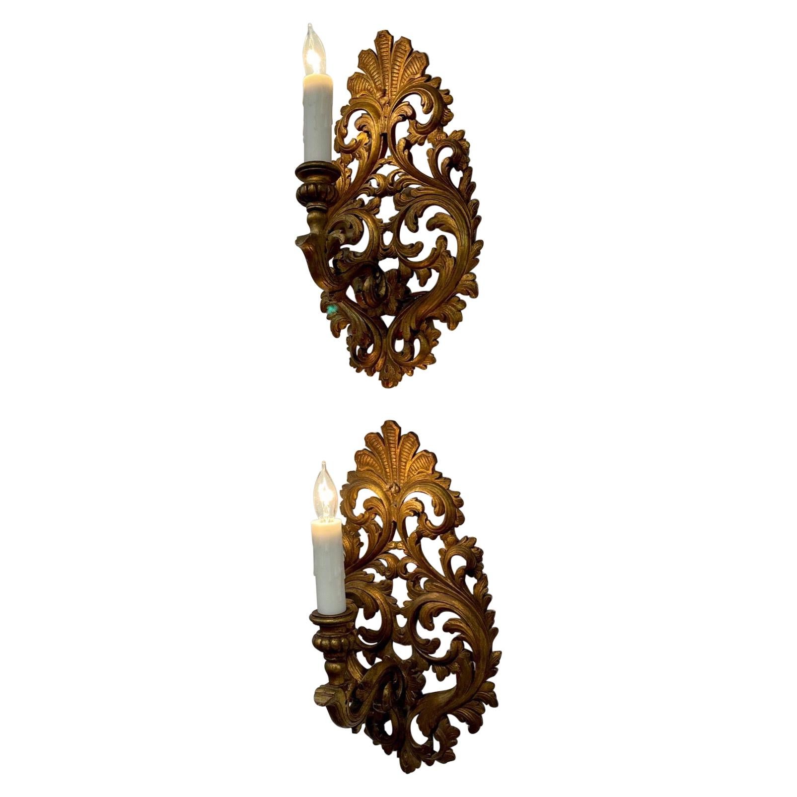 Pair of 19th Century Italian Carved and Giltwood 1 Arm Sconces