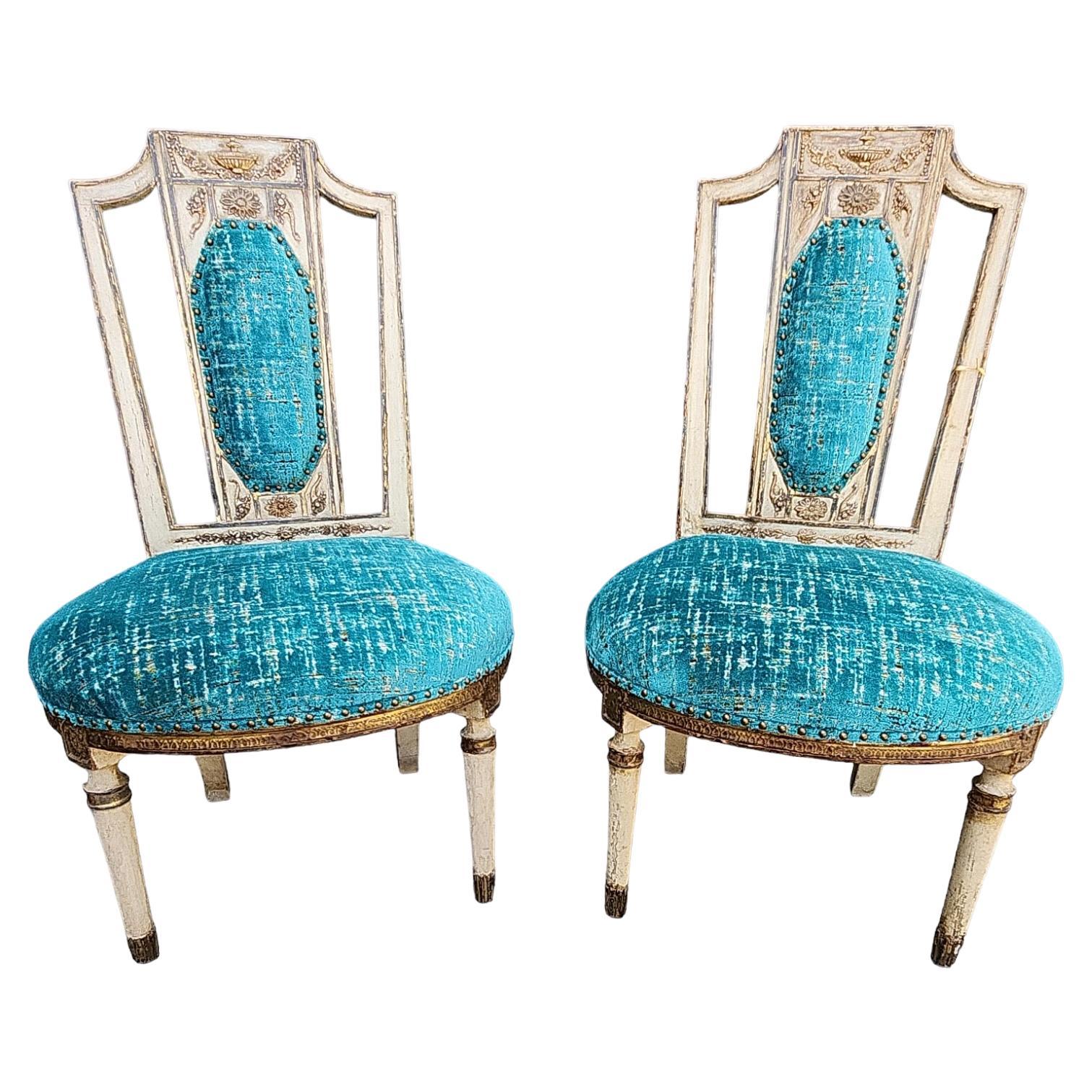 Paire de chaises d'appoint italiennes du 19ème siècle sculptées et peintes en vente