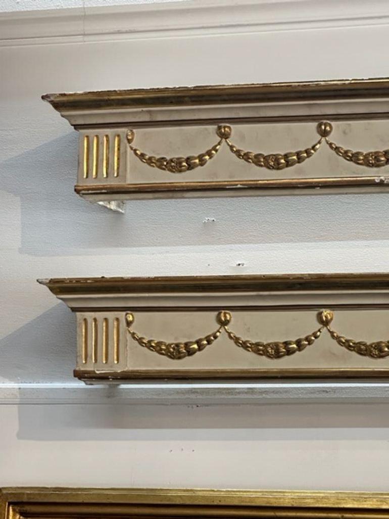 Pair of 19th Century Italian Carved and Parcel Gilt Window Valences In Good Condition For Sale In Dallas, TX