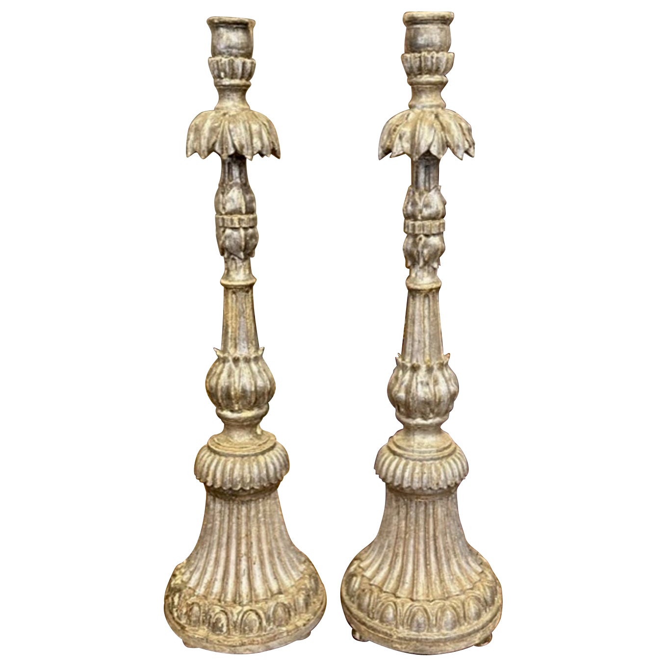 Paire de bâtons d'autel italiens du XIXe siècle, sculptés et en argent doré