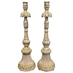 Paire de bâtons d'autel italiens du XIXe siècle, sculptés et en argent doré