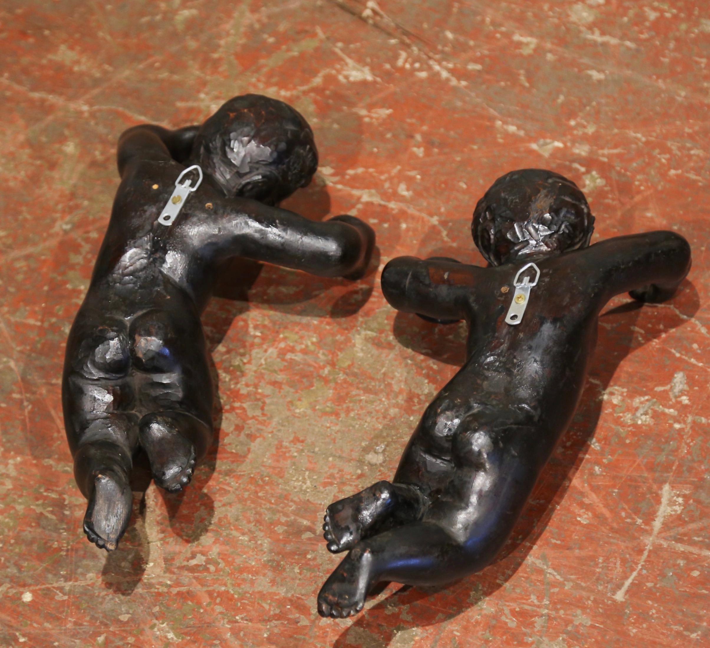 Pair of 19th Century Italian Carved Blackened Wall Hanging Cherub Sculptures For Sale 2