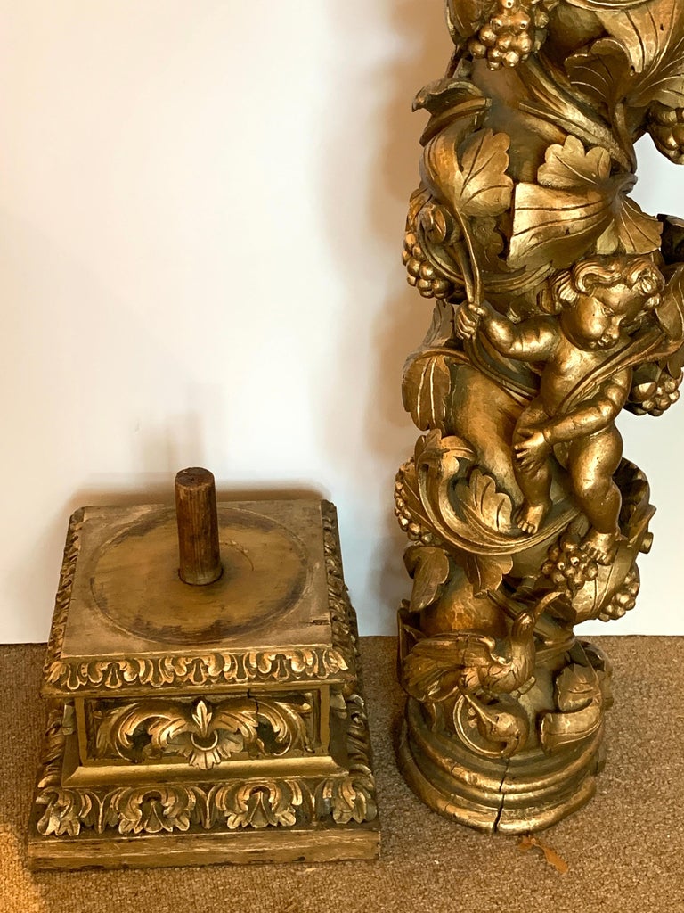 Pair of 19th Century Italian Carved Giltwood Columns For Sale at 1stDibs