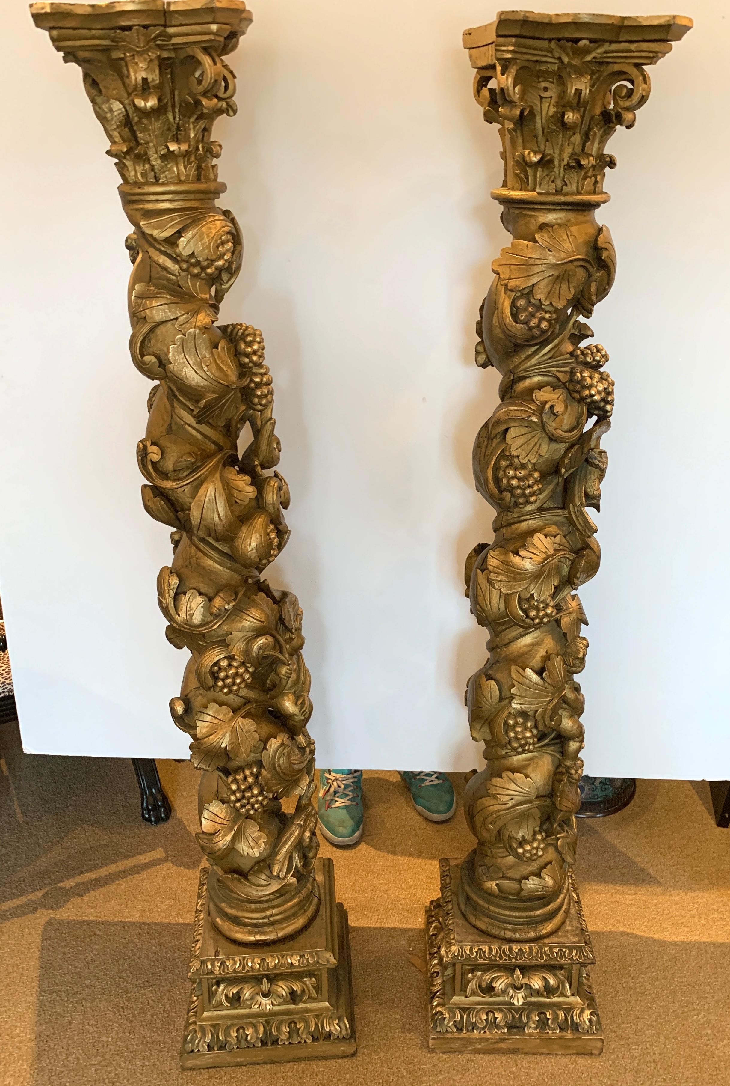 Paire de colonnes italiennes du 19ème siècle en bois doré sculpté et sculpté Bon état - En vente à West Palm Beach, FL