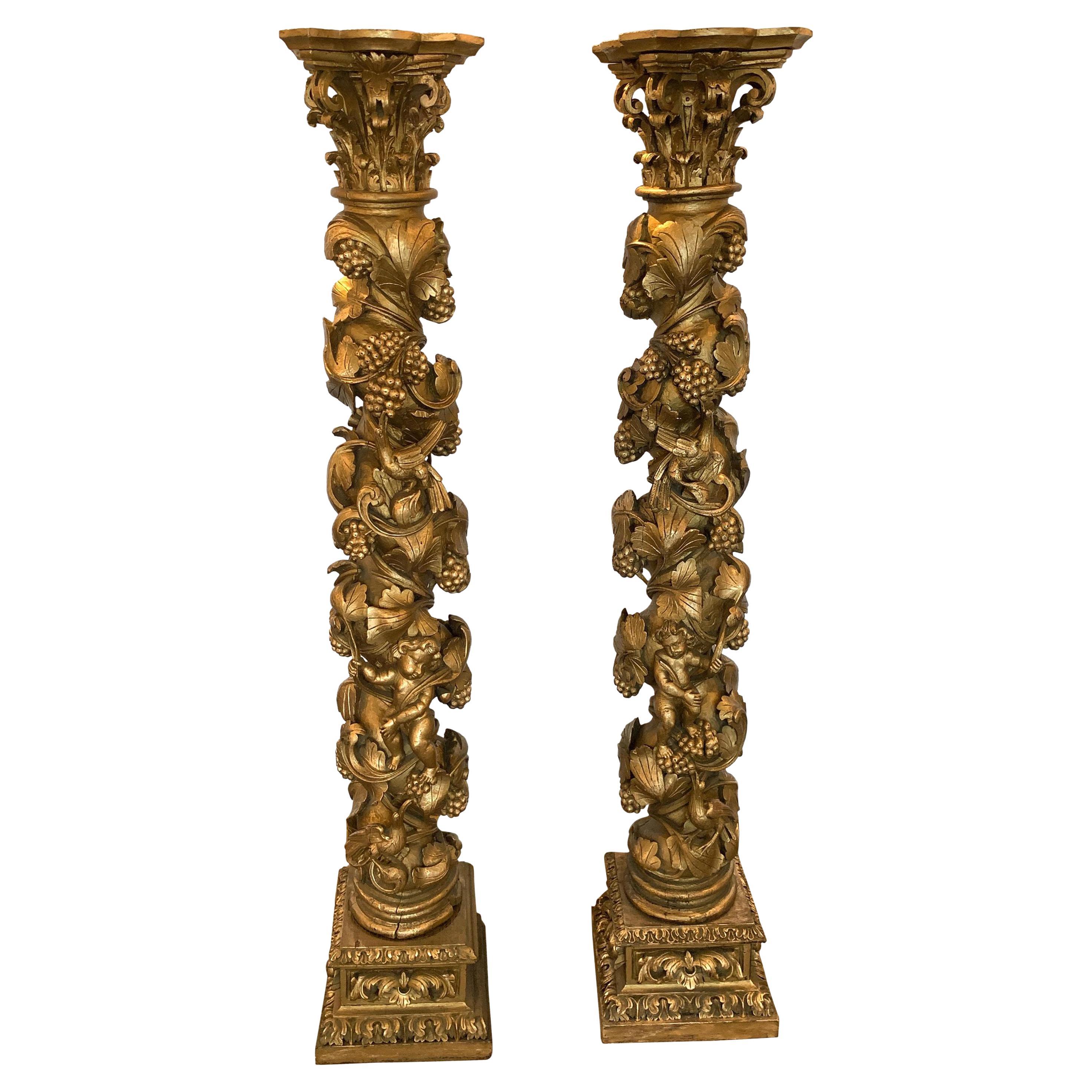 Paire de colonnes italiennes du 19ème siècle en bois doré sculpté et sculpté