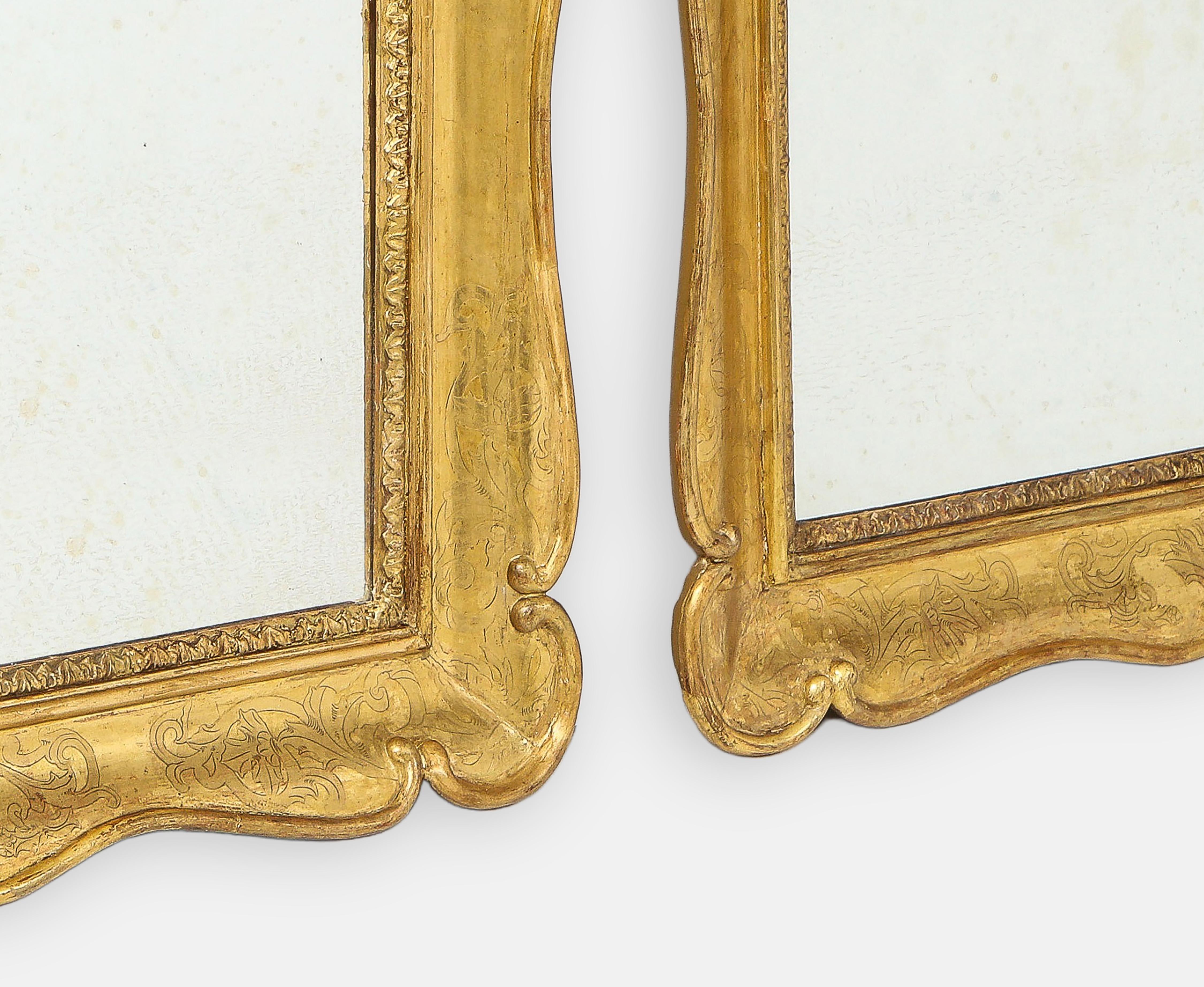 Pair of 19th Century Italian Carved Giltwood Mirrors For Sale 5