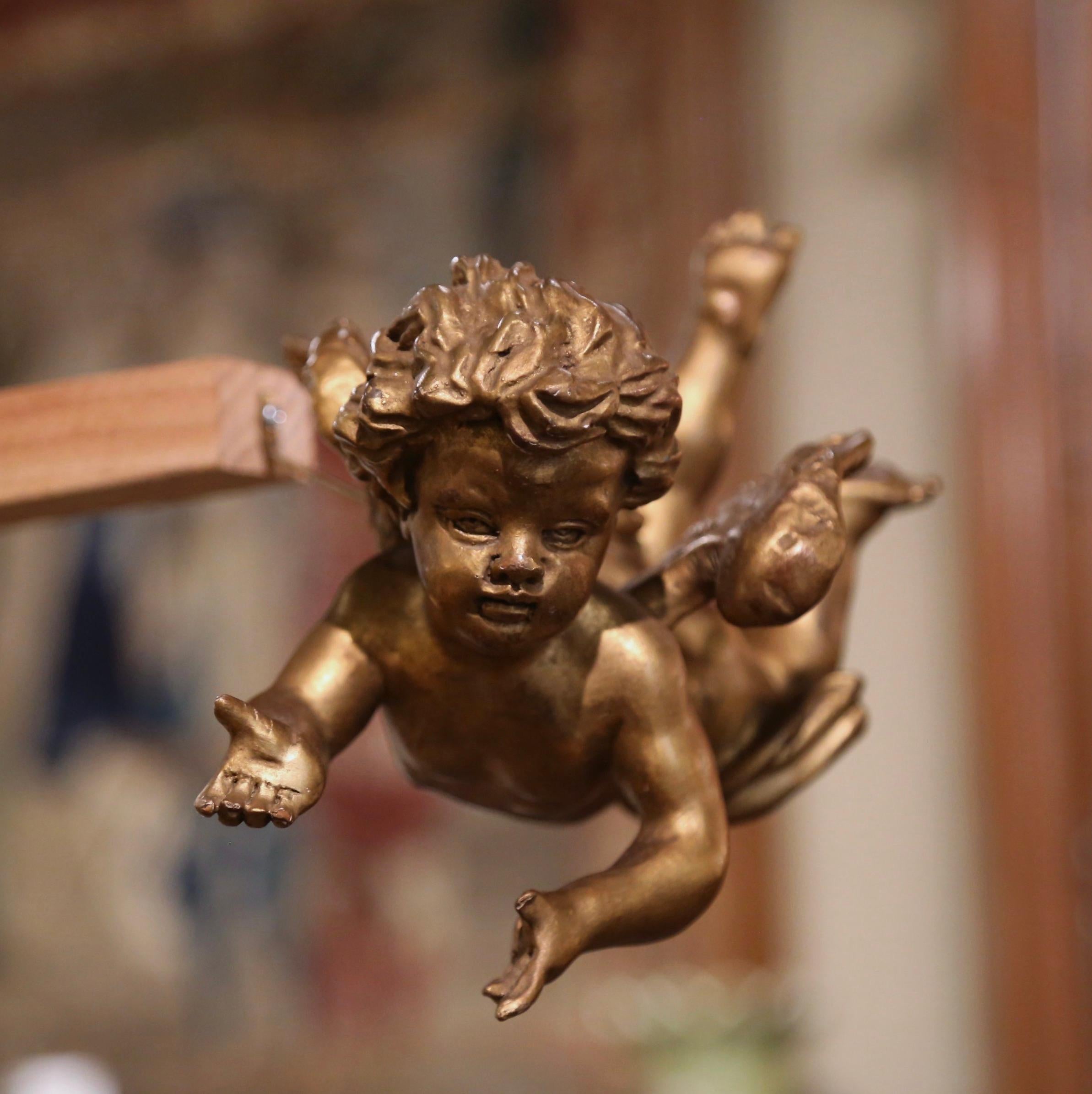 Hand-Carved Pair of 19th Century Italian Carved Giltwood Winged Cherub Wall Sculptures For Sale