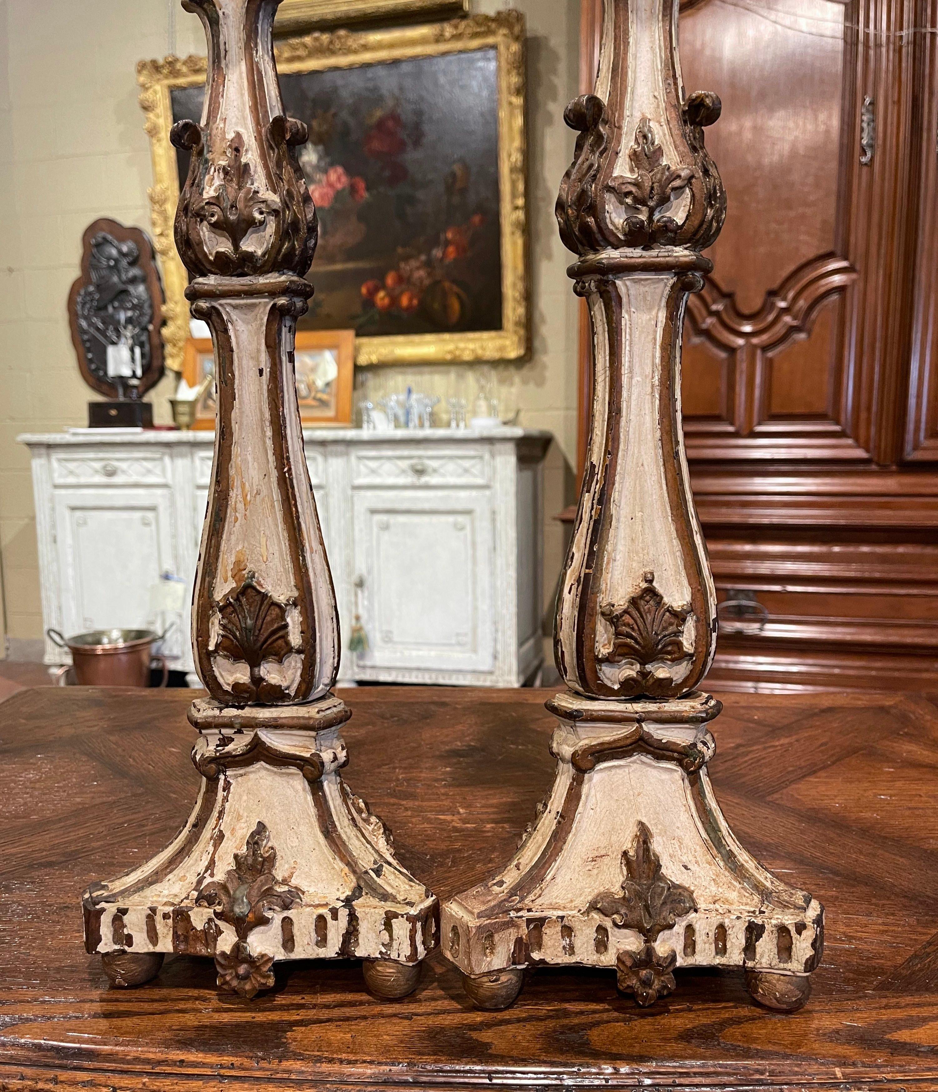 Hand-Carved Pair of 19th Century Italian Carved Two-Tone Painted Candlesticks For Sale