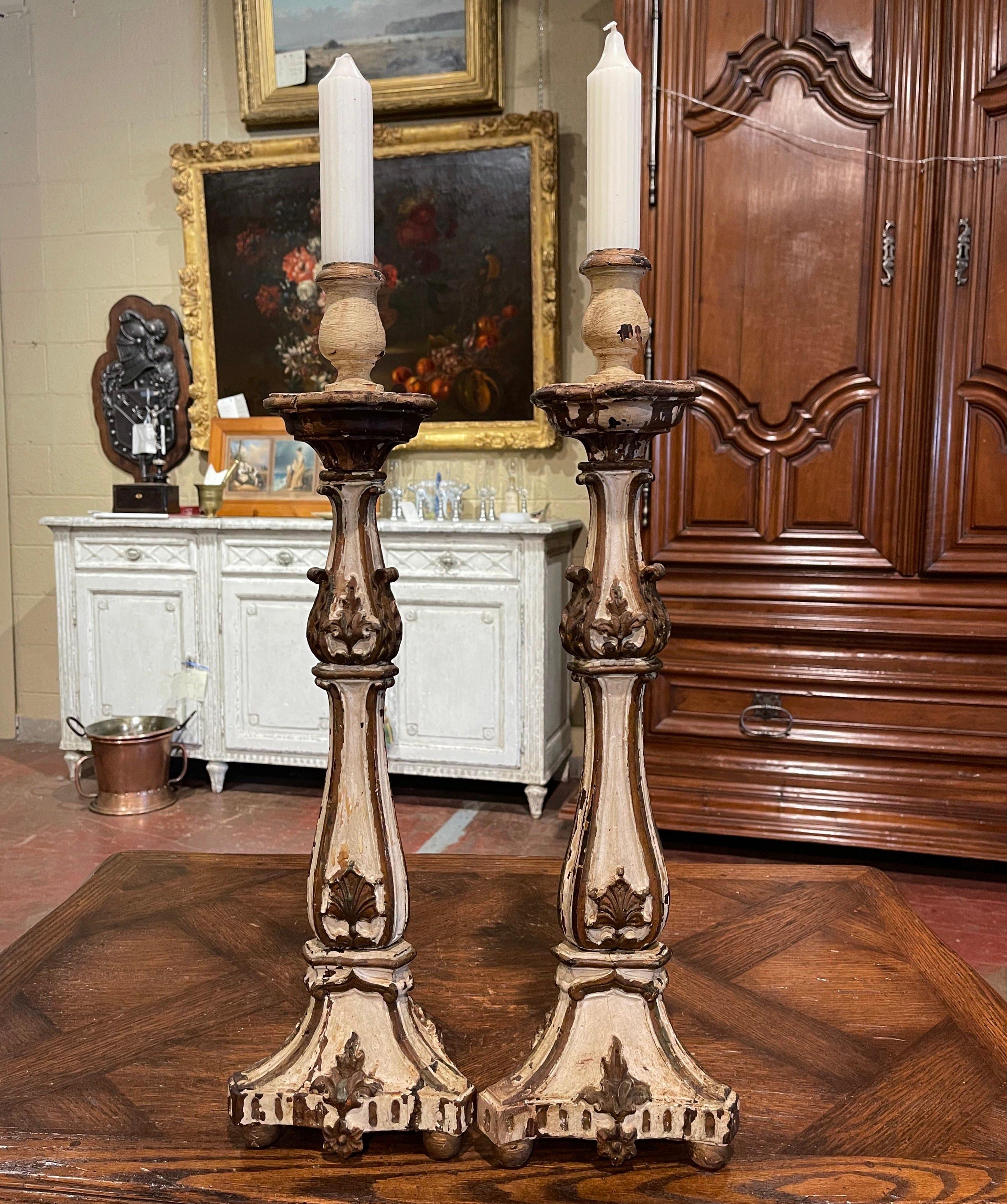 Pair of 19th Century Italian Carved Two-Tone Painted Candlesticks In Excellent Condition For Sale In Dallas, TX