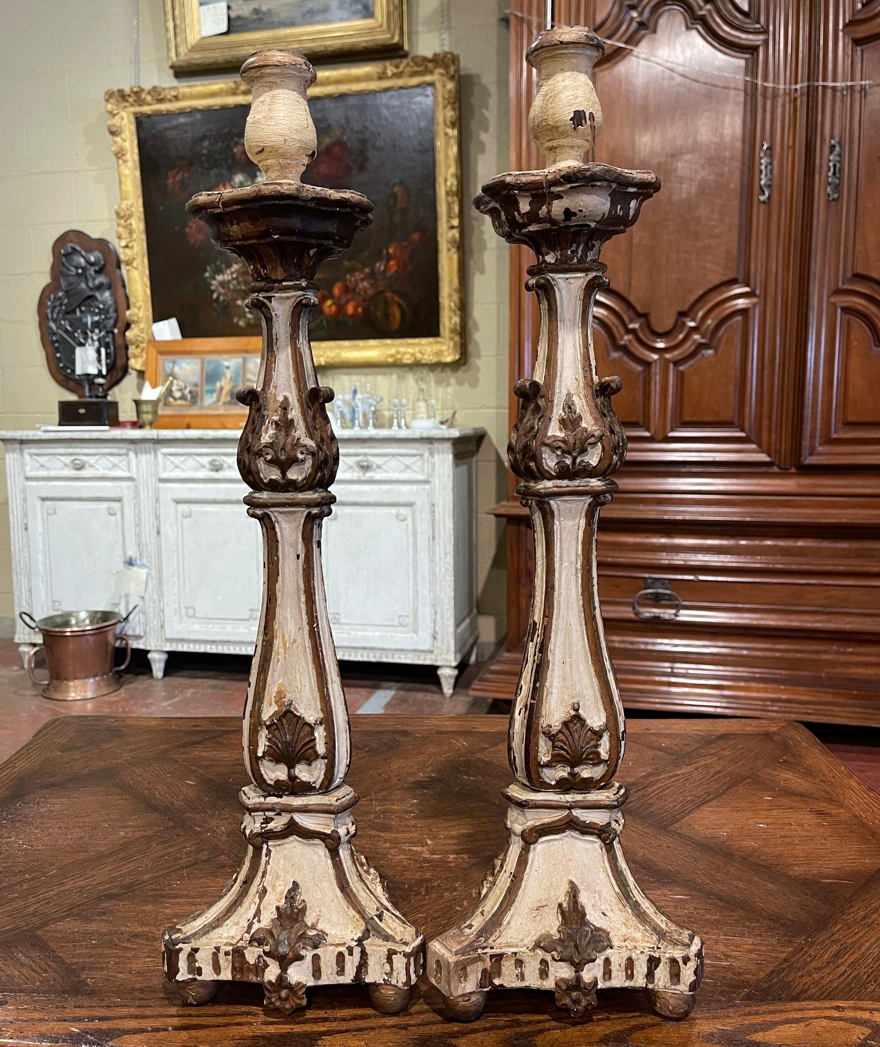 Pair of 19th Century Italian Carved Two-Tone Painted Candlesticks For Sale 1