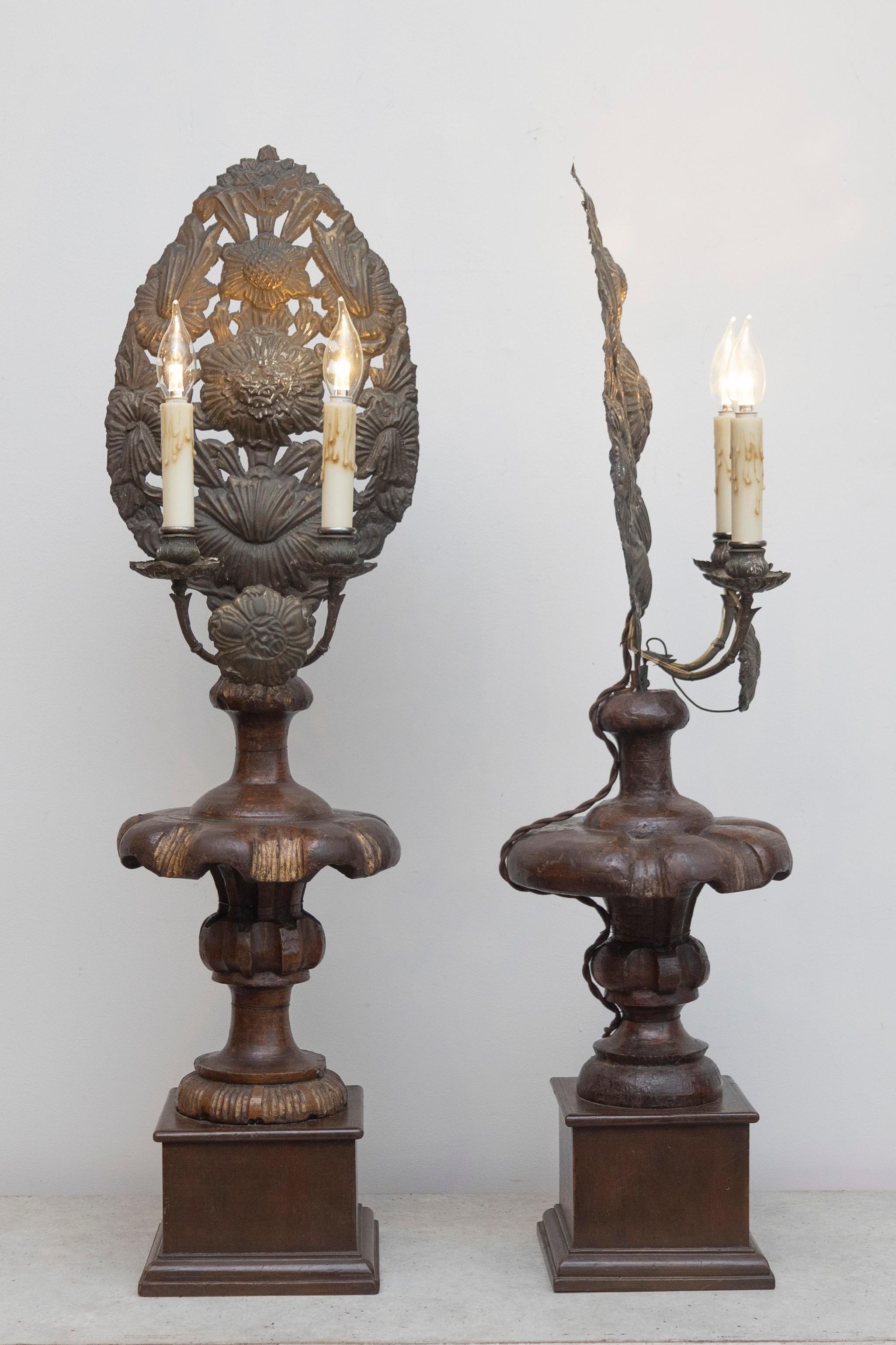 Paire de chandeliers italiens du XIXe siècle en bois sculpté et doré avec motif floral Bon état - En vente à Atlanta, GA